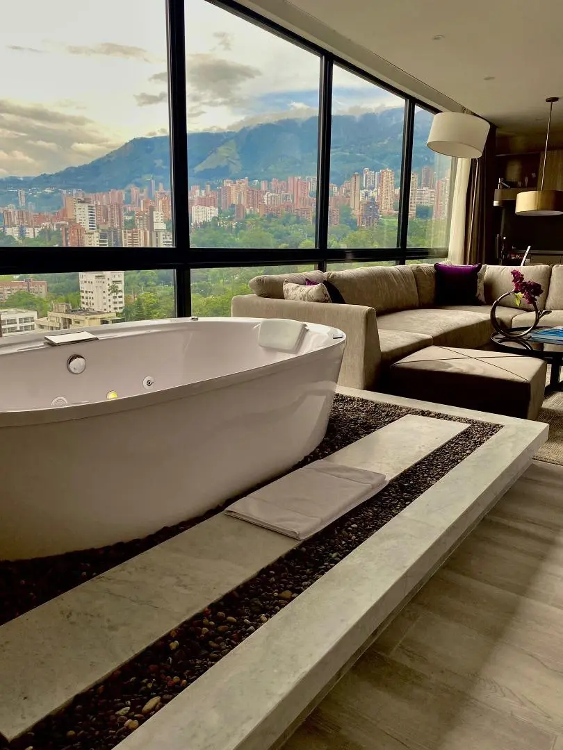 York Luxury Suites, Room