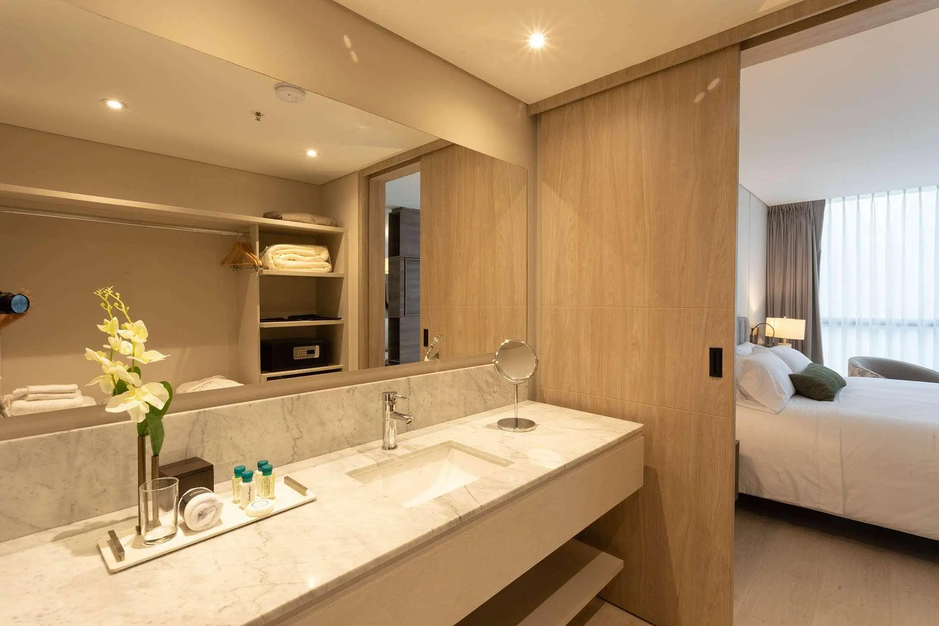 York Luxury Suites, Room