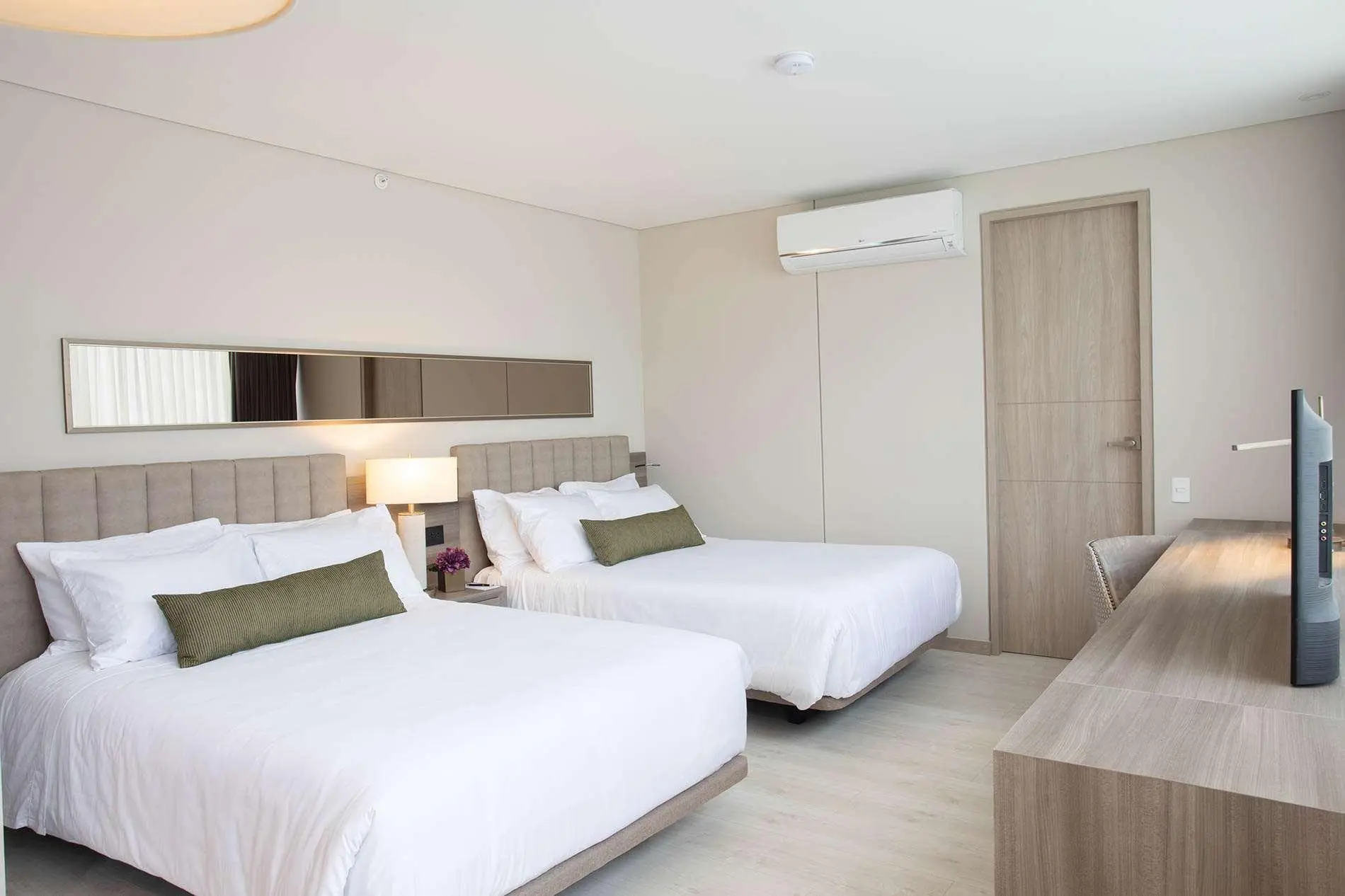 York Luxury Suites, Room