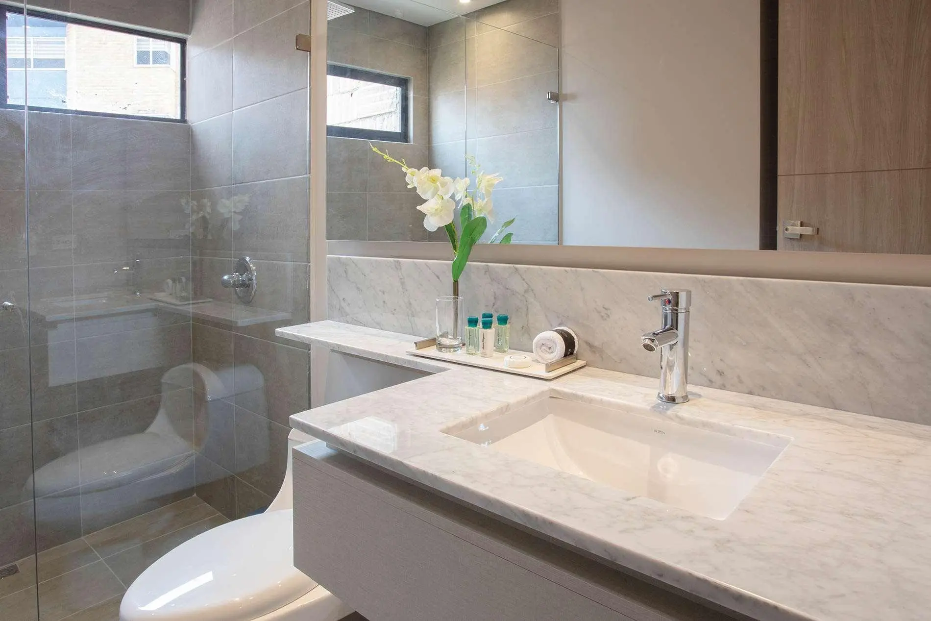 York Luxury Suites, Room