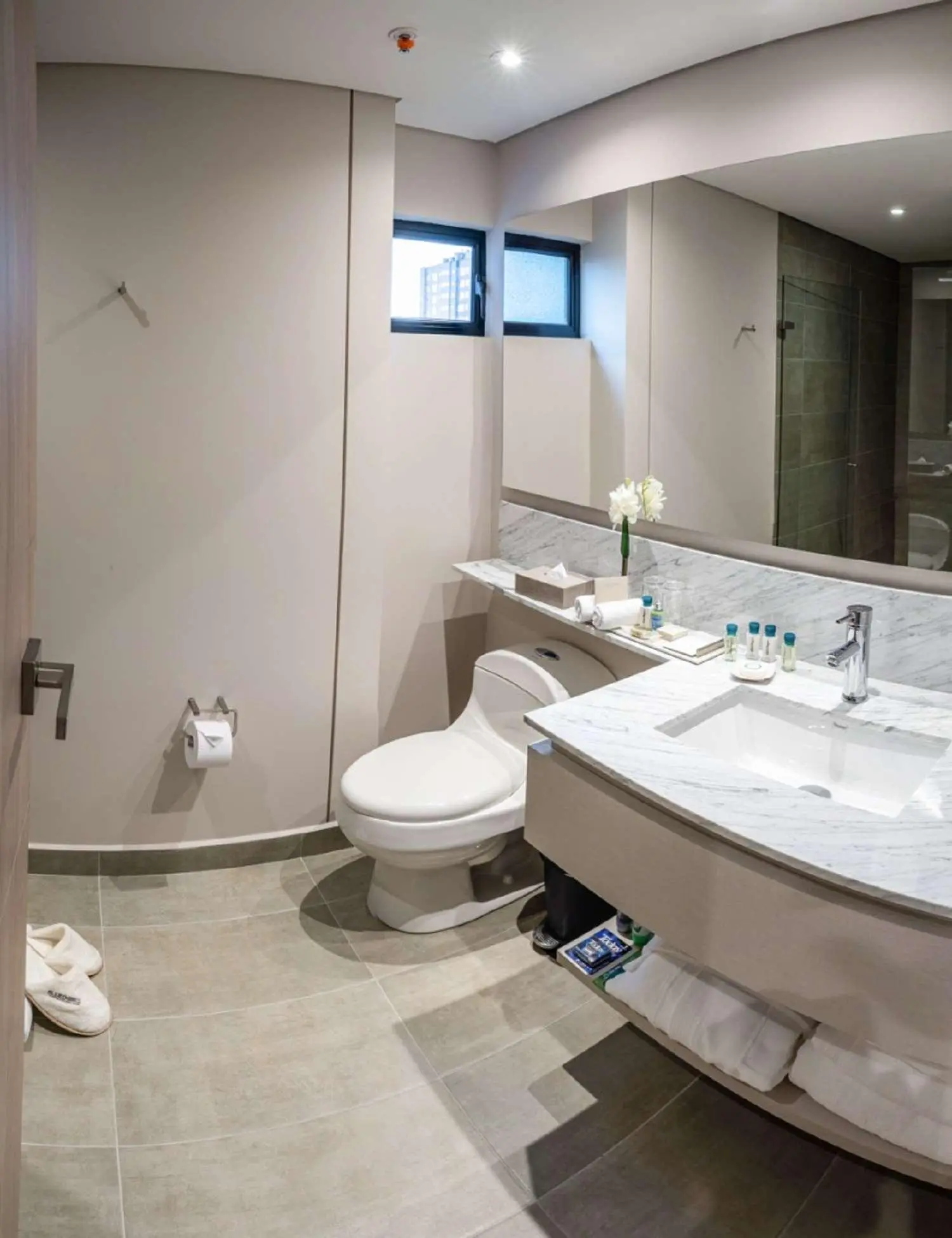 York Luxury Suites, Room