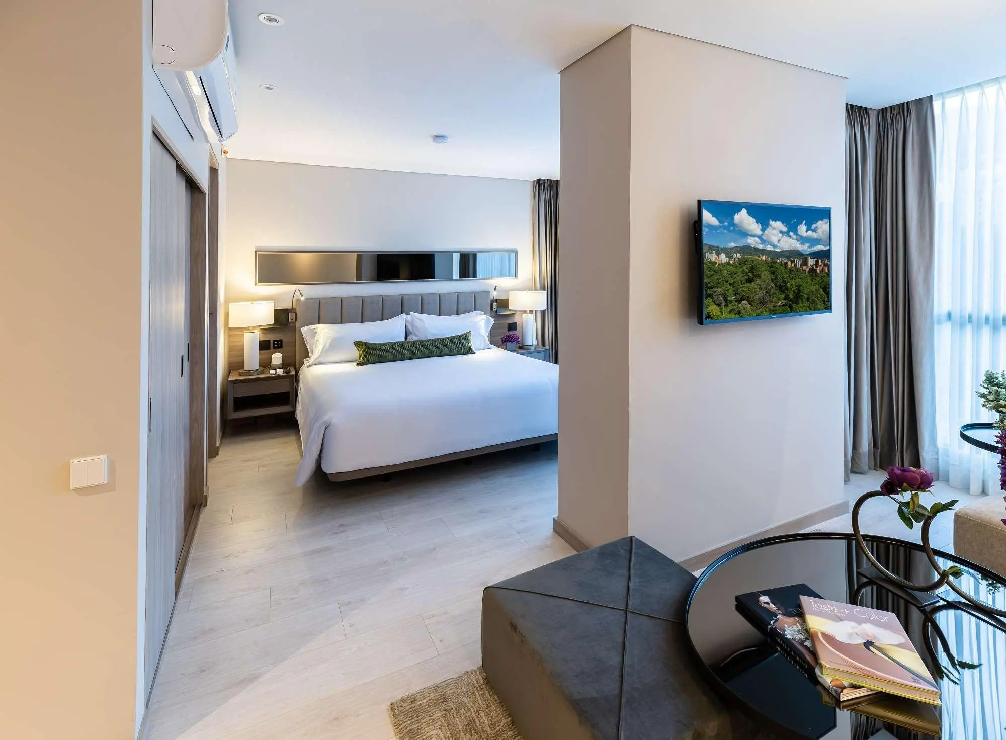 York Luxury Suites, Room