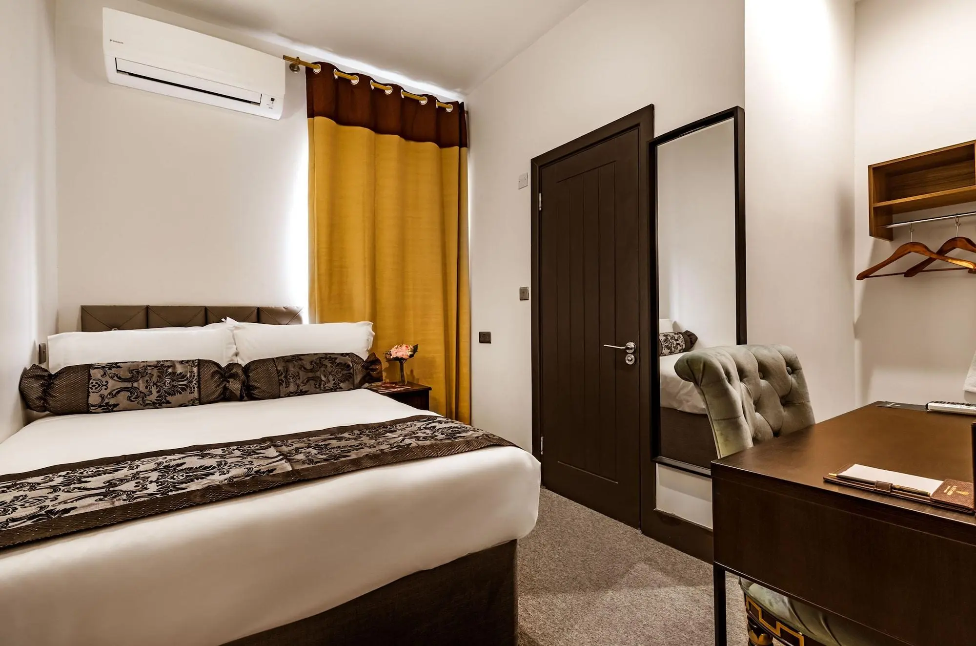 Grand Sapphire Hotel, Room