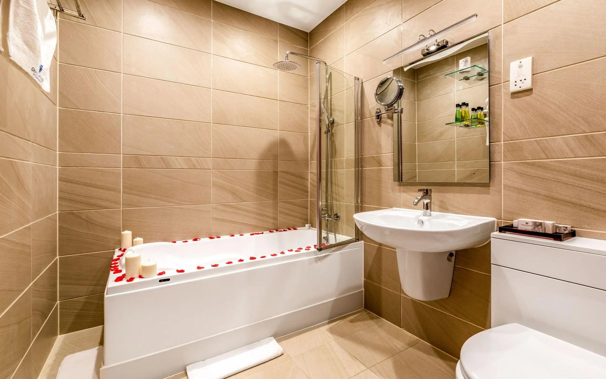 Grand Sapphire Hotel, Room