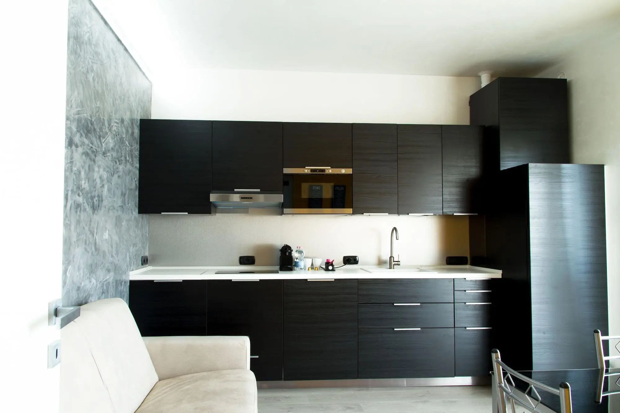 B2in Suite & Office, Room