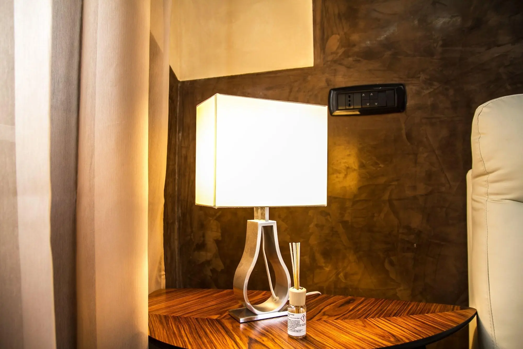B2in Suite & Office, Room