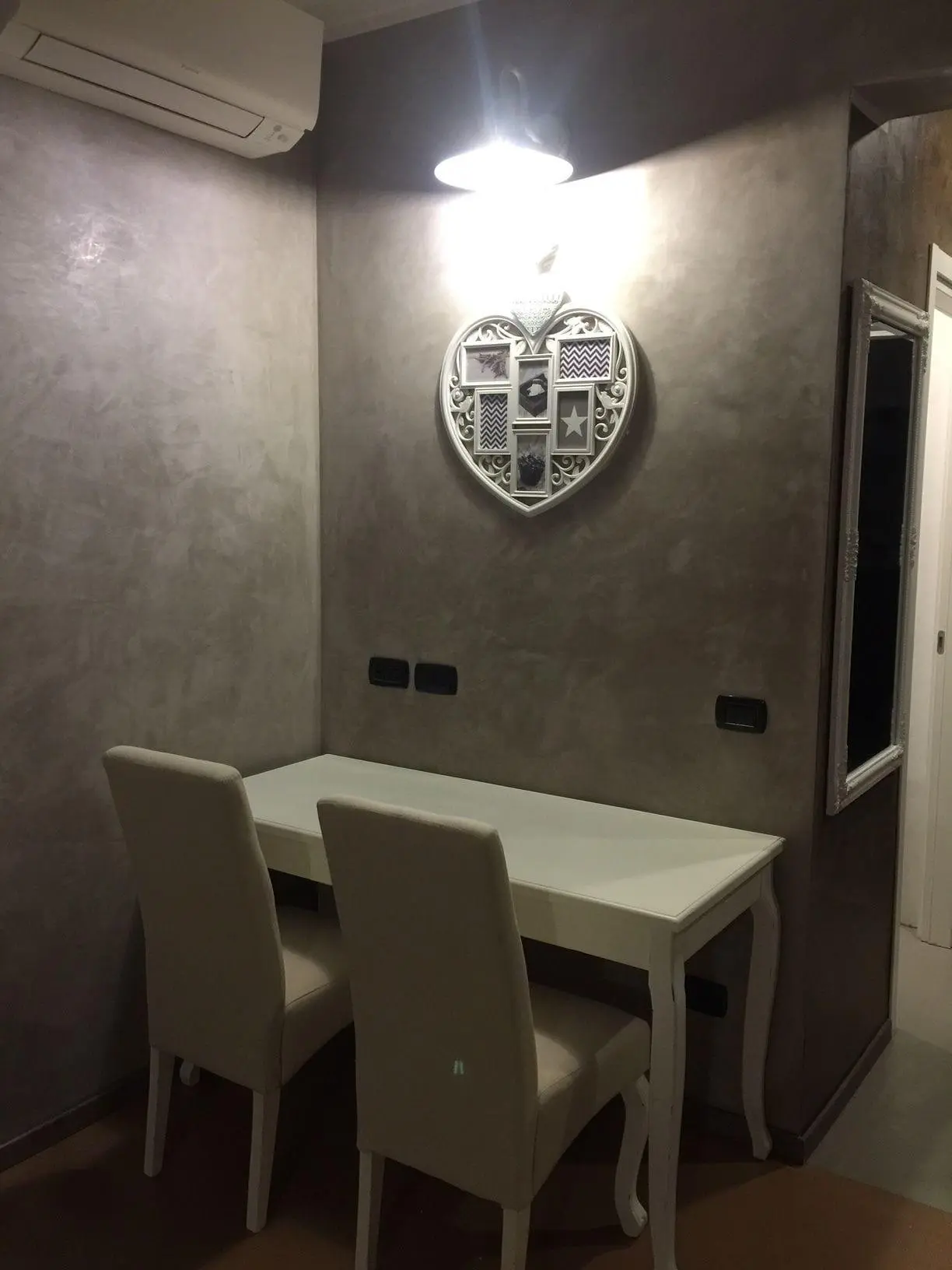 B2in Suite & Office, Room