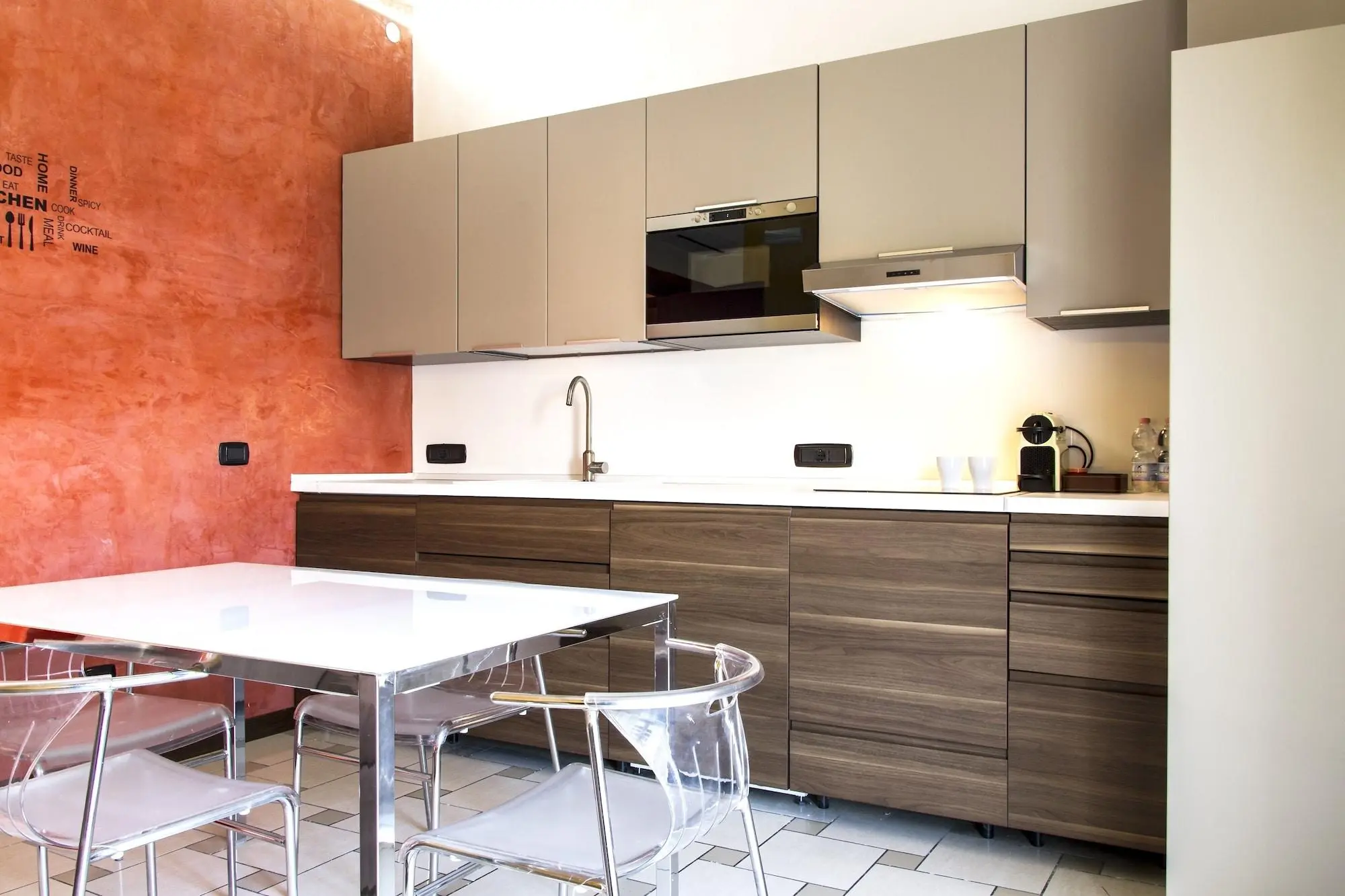 B2in Suite & Office, Room