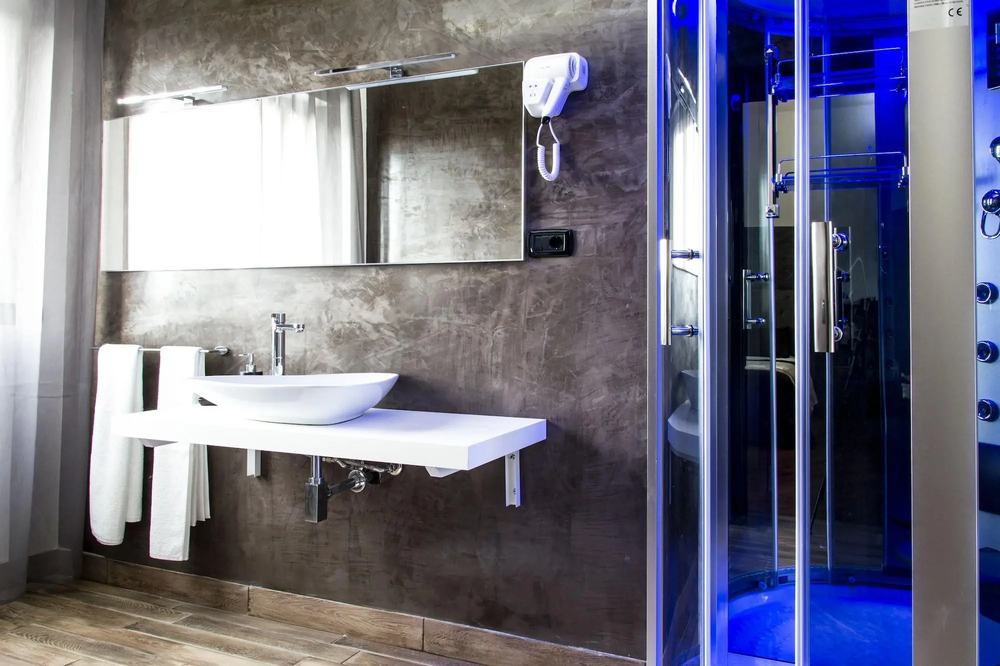 B2in Suite & Office, Room