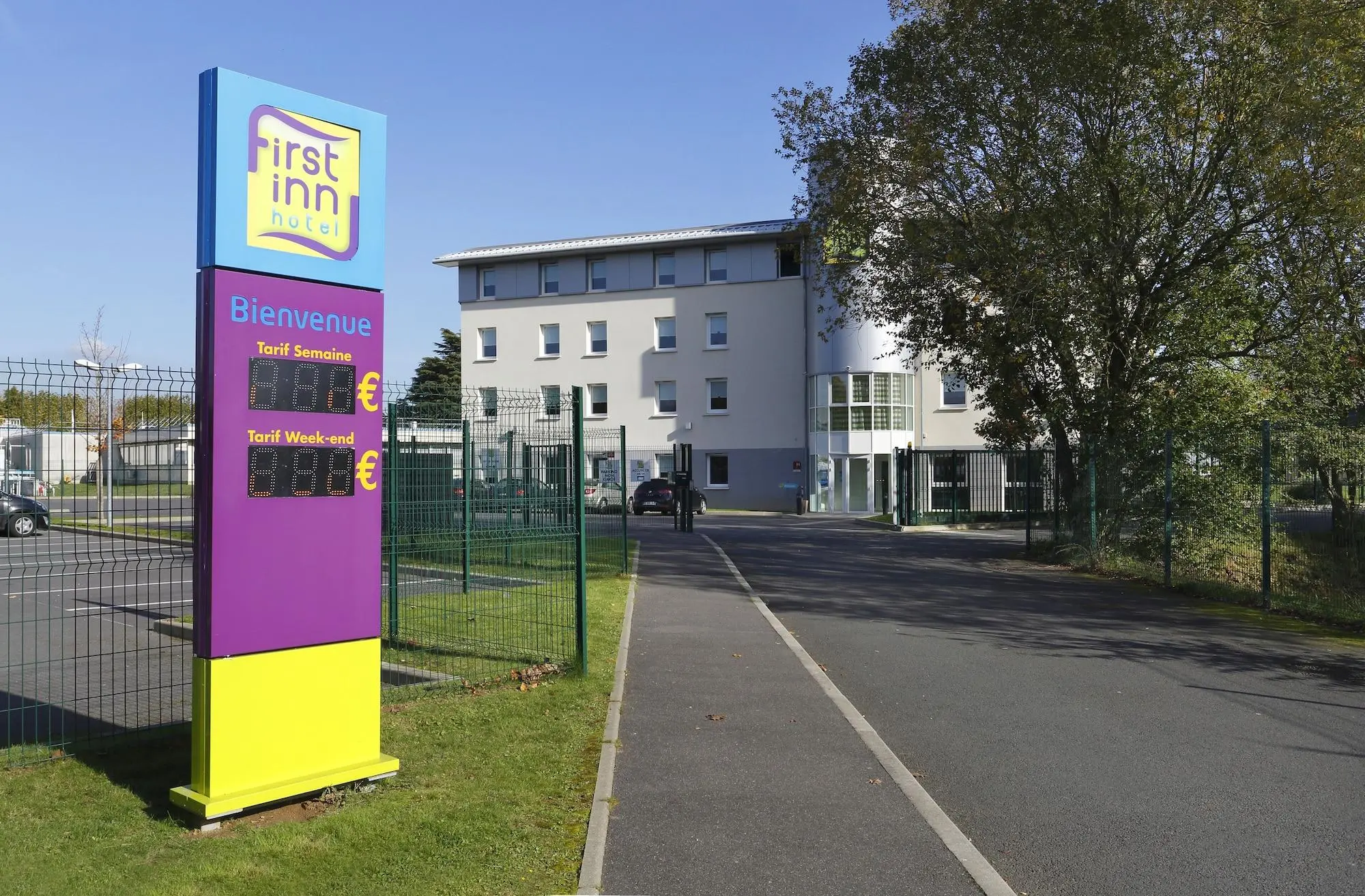 First Inn Hotel Les Ulis, General view