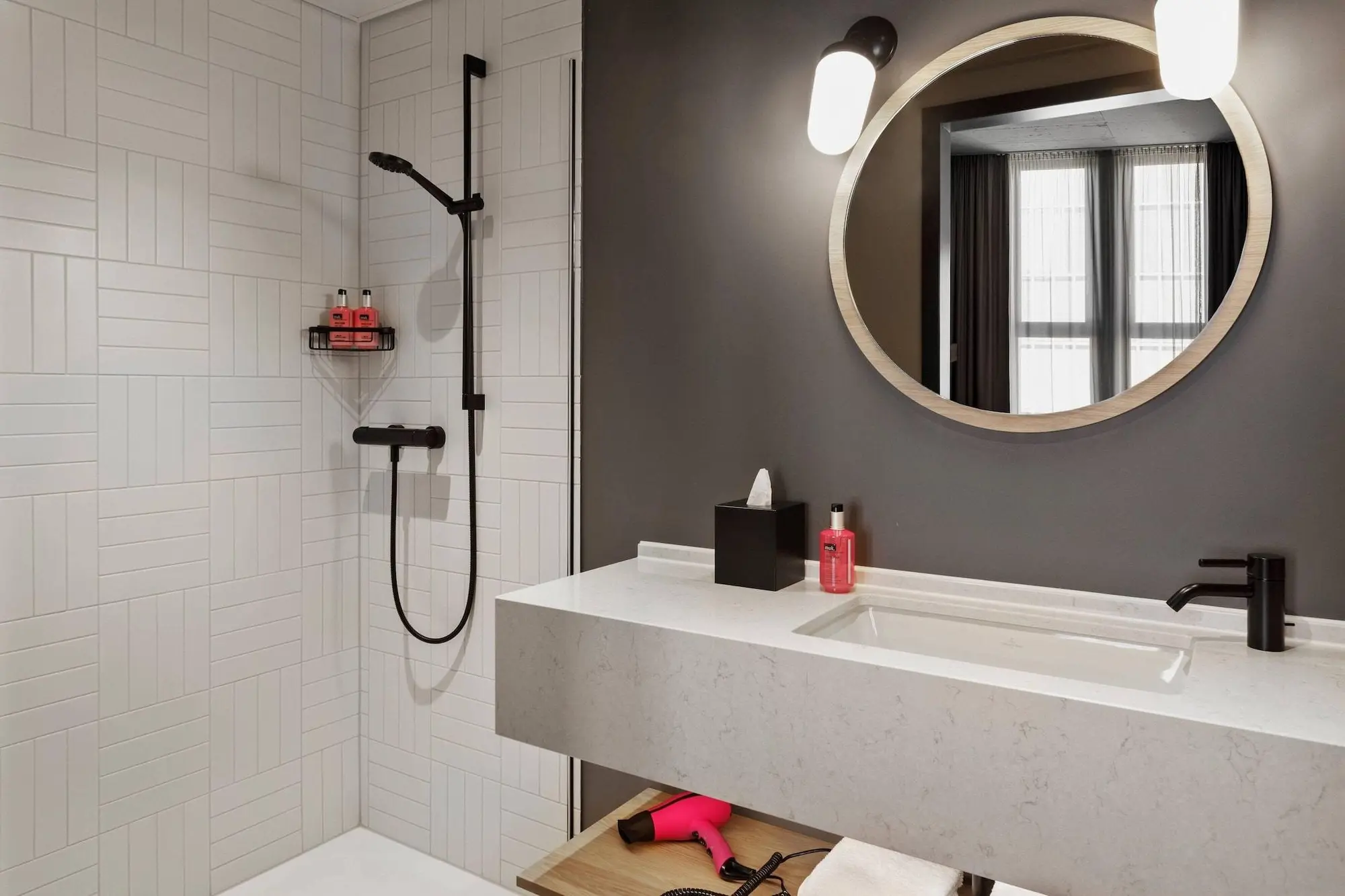 Moxy Bern Expo, Room