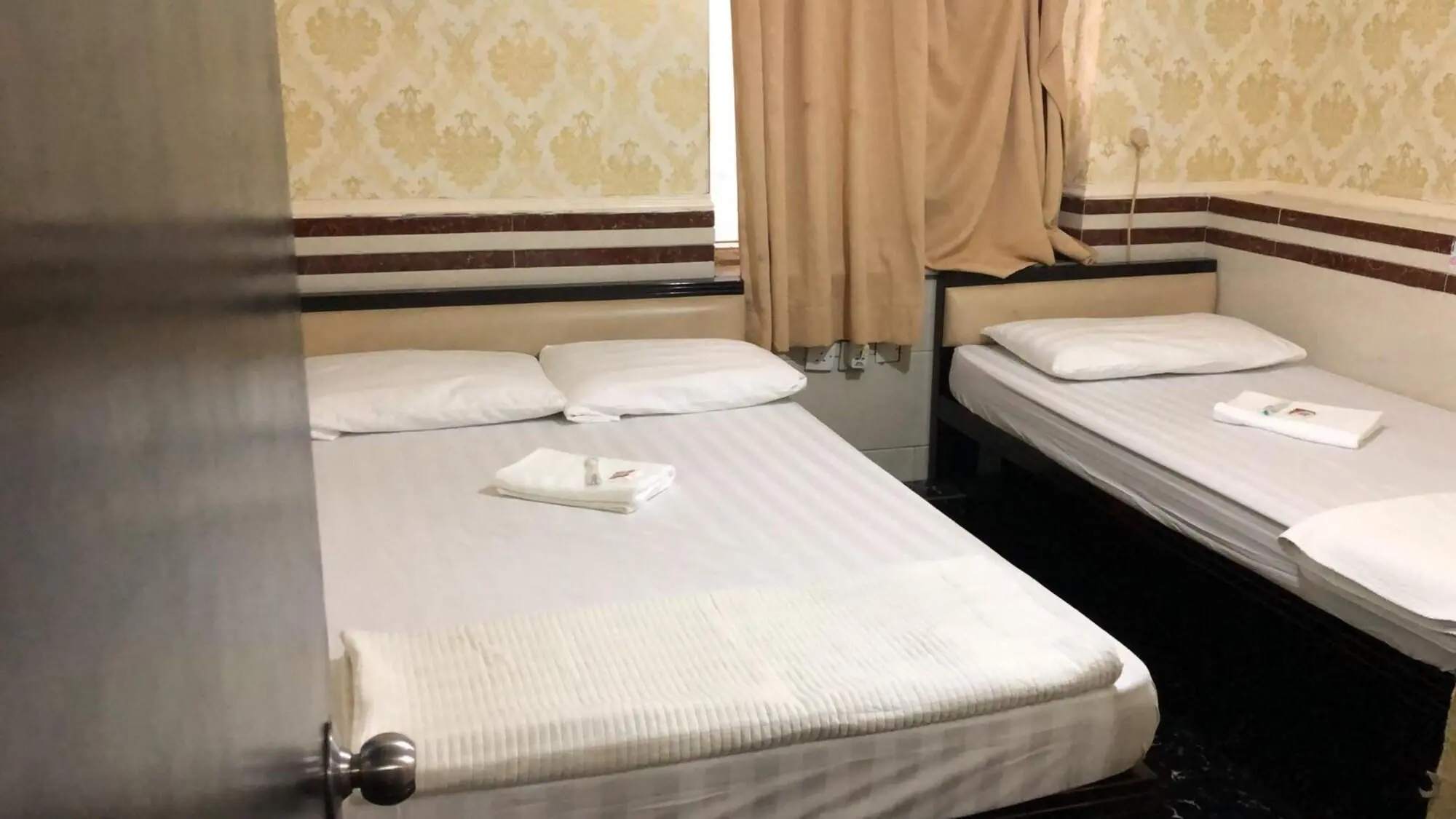 Taj Super Deluxe, Room