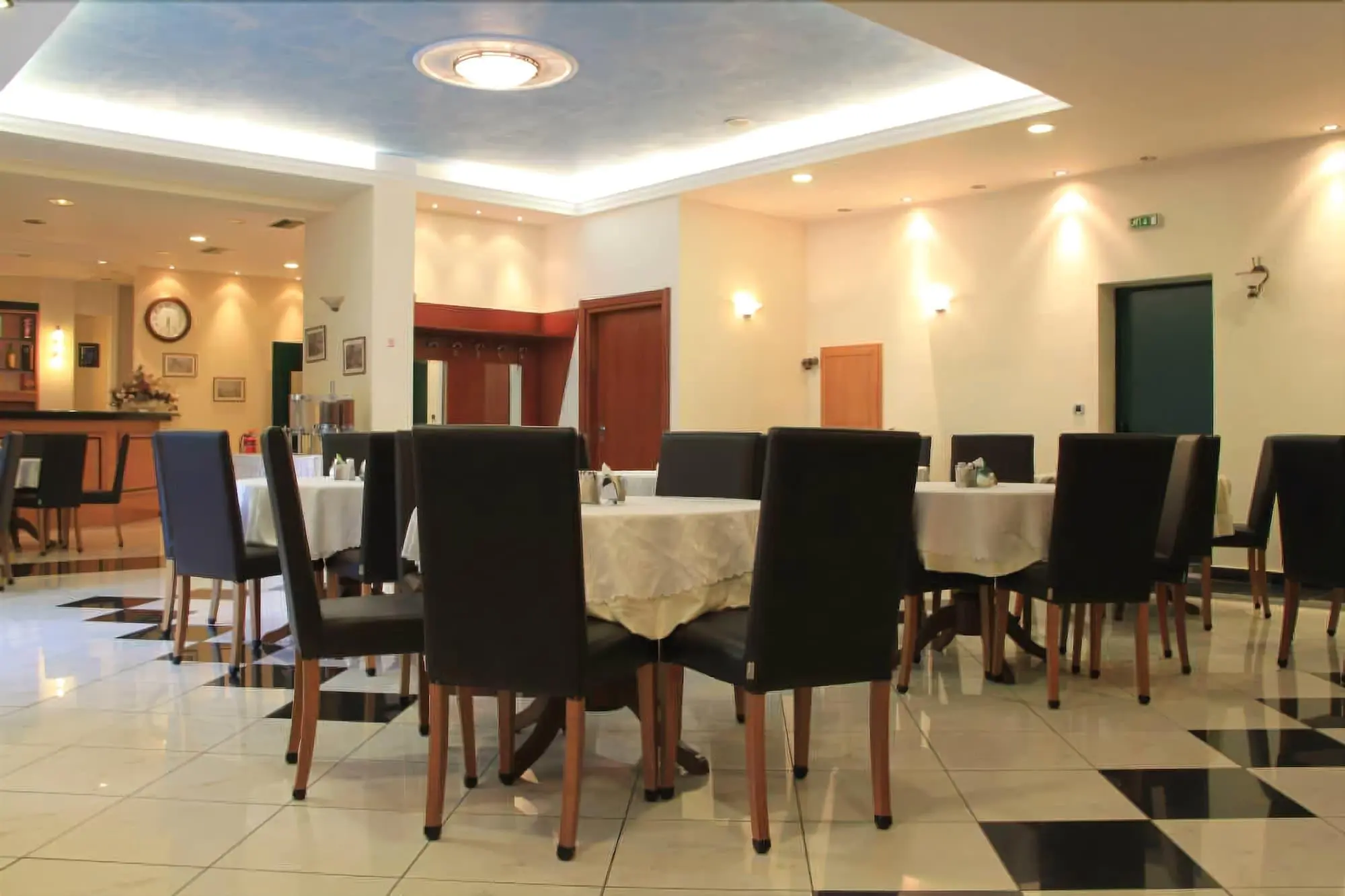 Hotel Platon, Restaurant