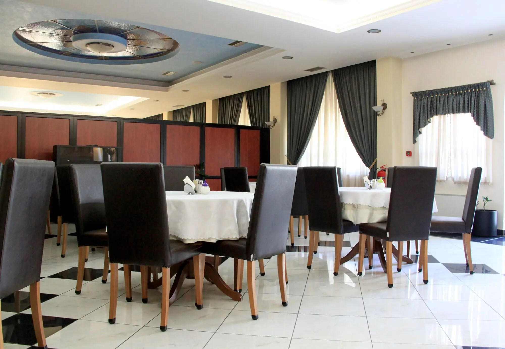 Hotel Platon, Restaurant