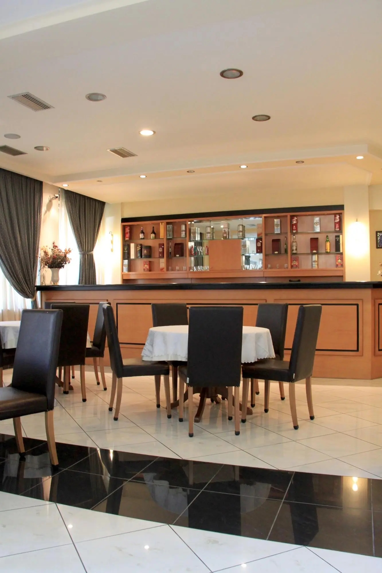 Hotel Platon, Restaurant