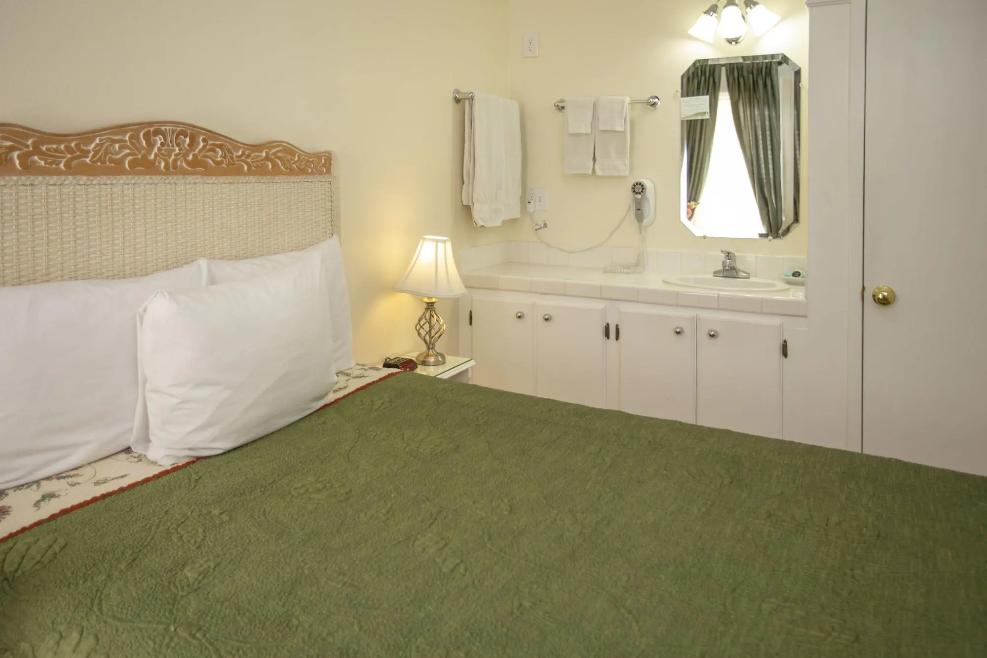Hayes Valley Inn, Room