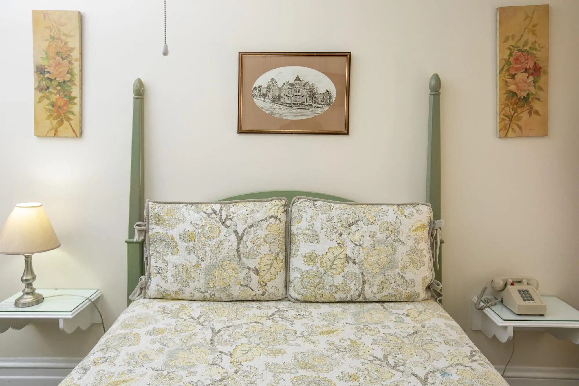 Hayes Valley Inn, Room