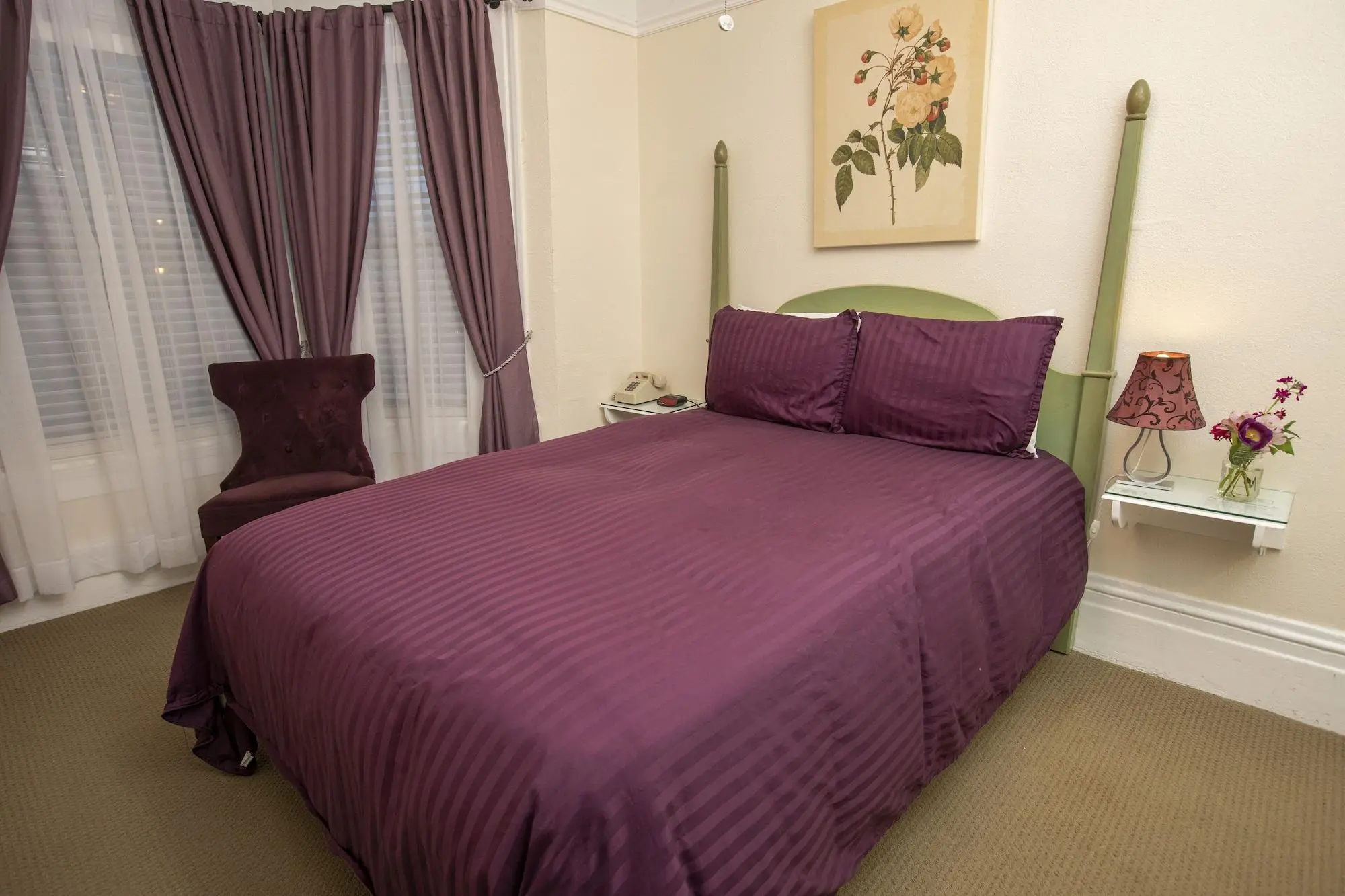 Hayes Valley Inn, Room