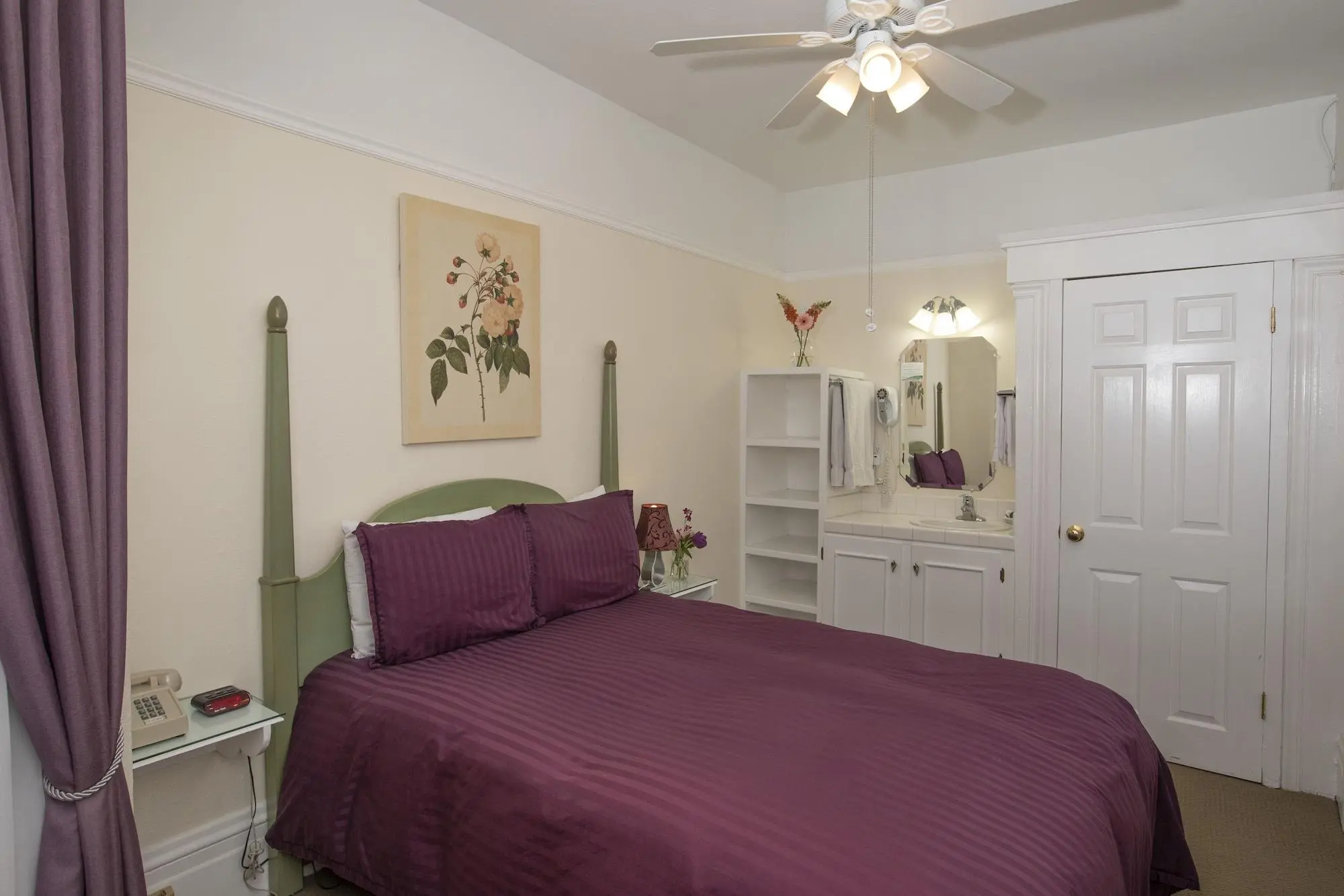 Hayes Valley Inn, Room
