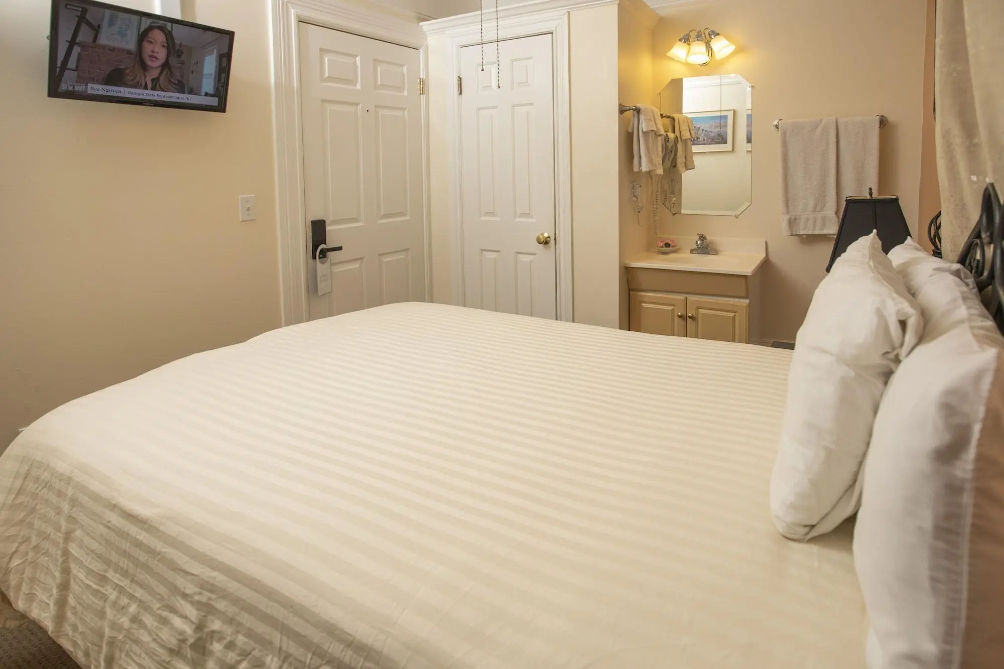 Hayes Valley Inn, Room