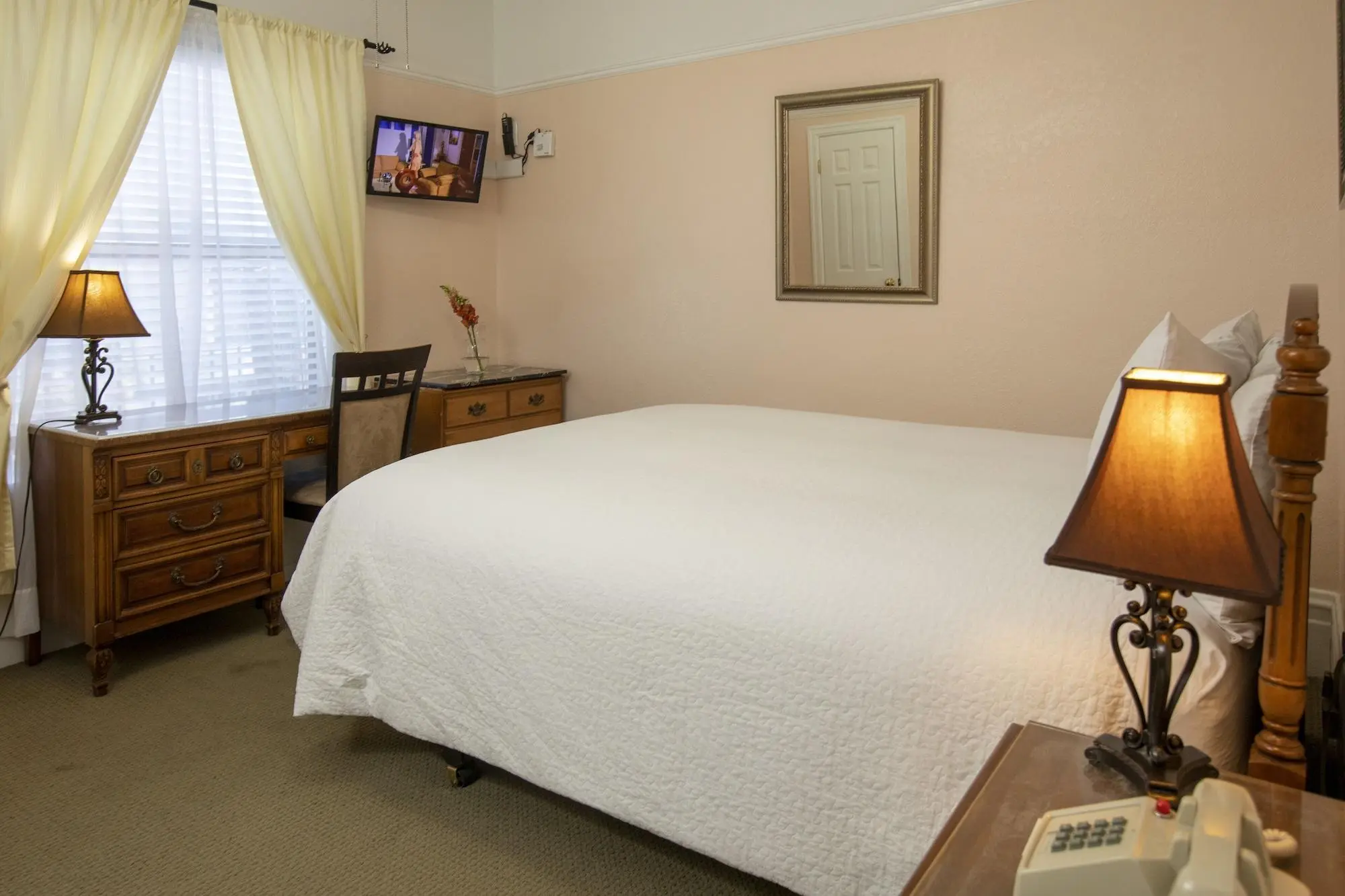 Hayes Valley Inn, Room