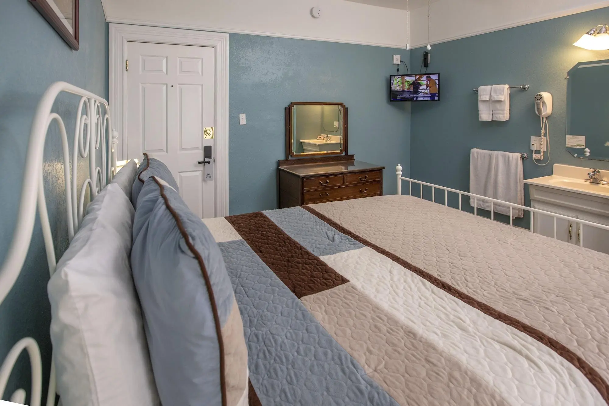 Hayes Valley Inn, Room