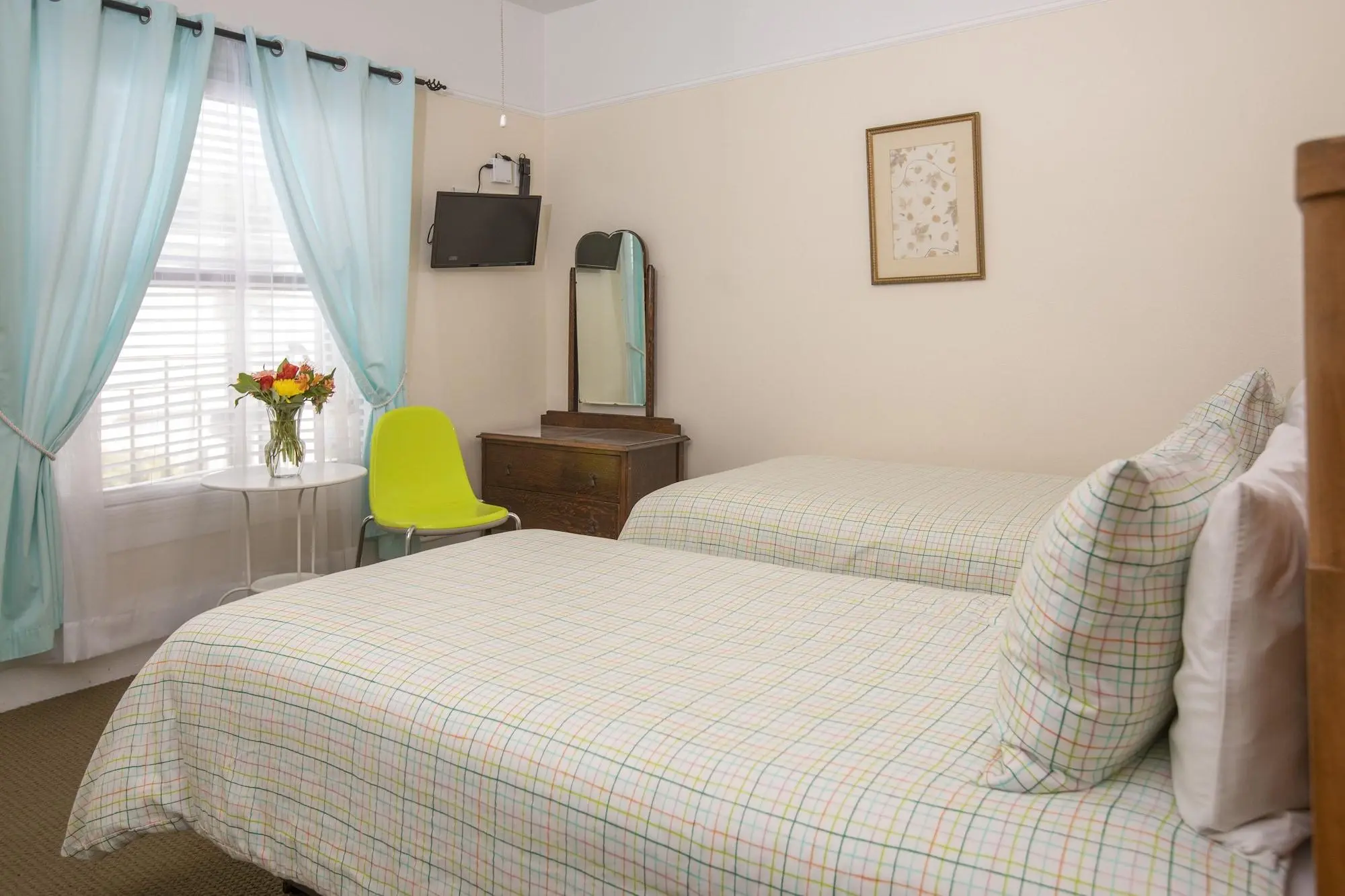 Hayes Valley Inn, Room