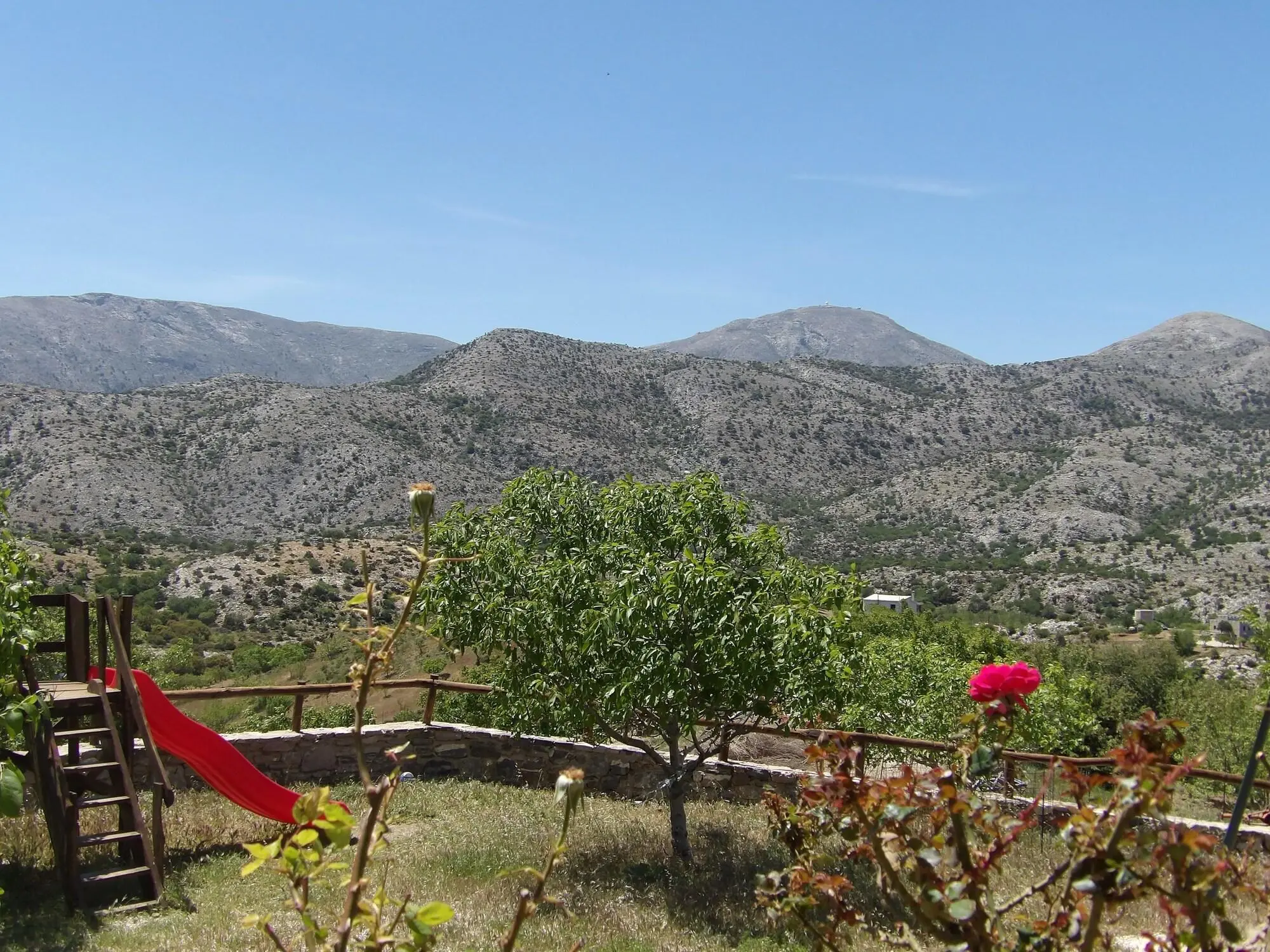Arodamos Traditional Houses, Sports and Entertainment