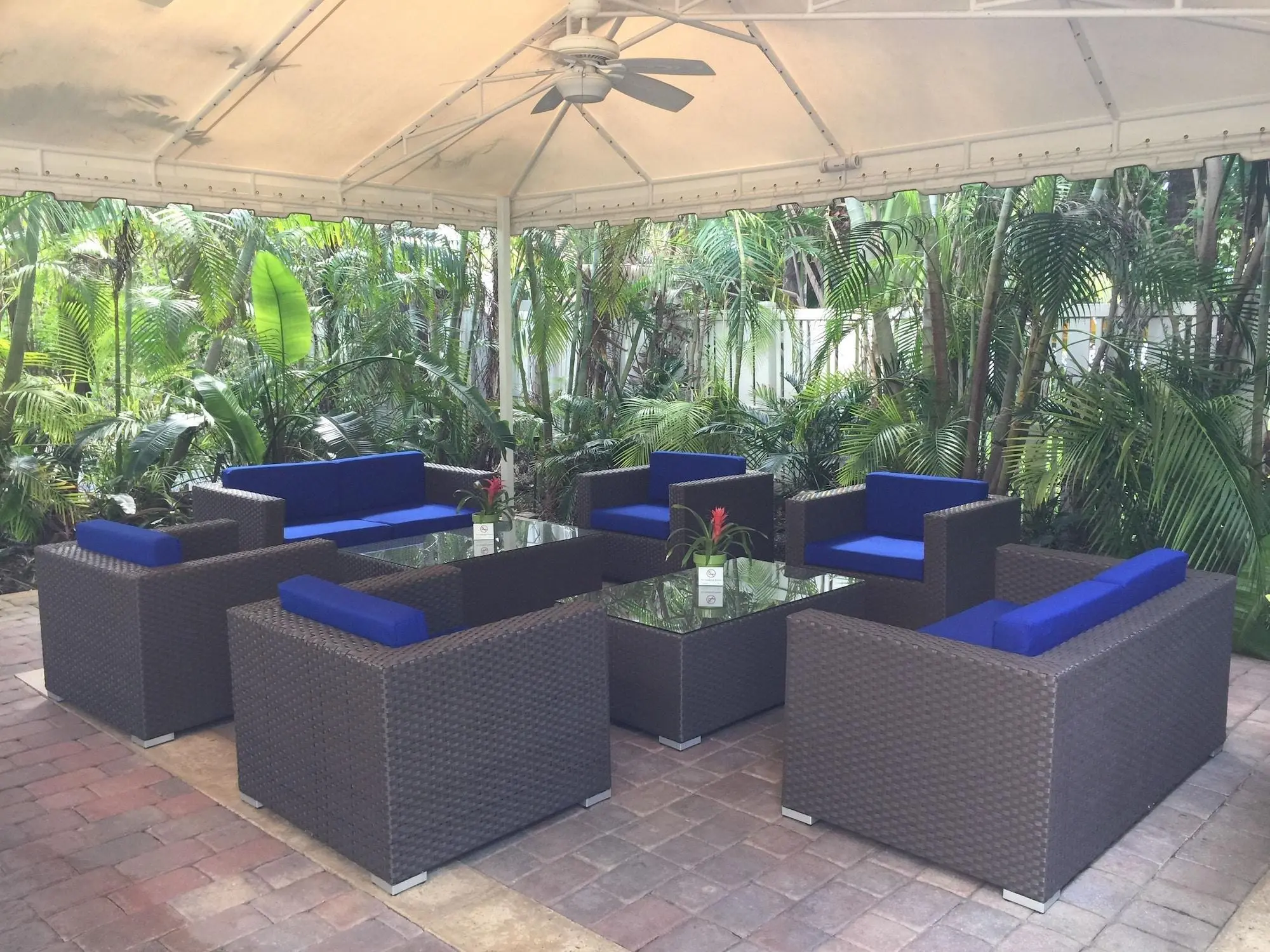 Ocean Lodge, Lobby