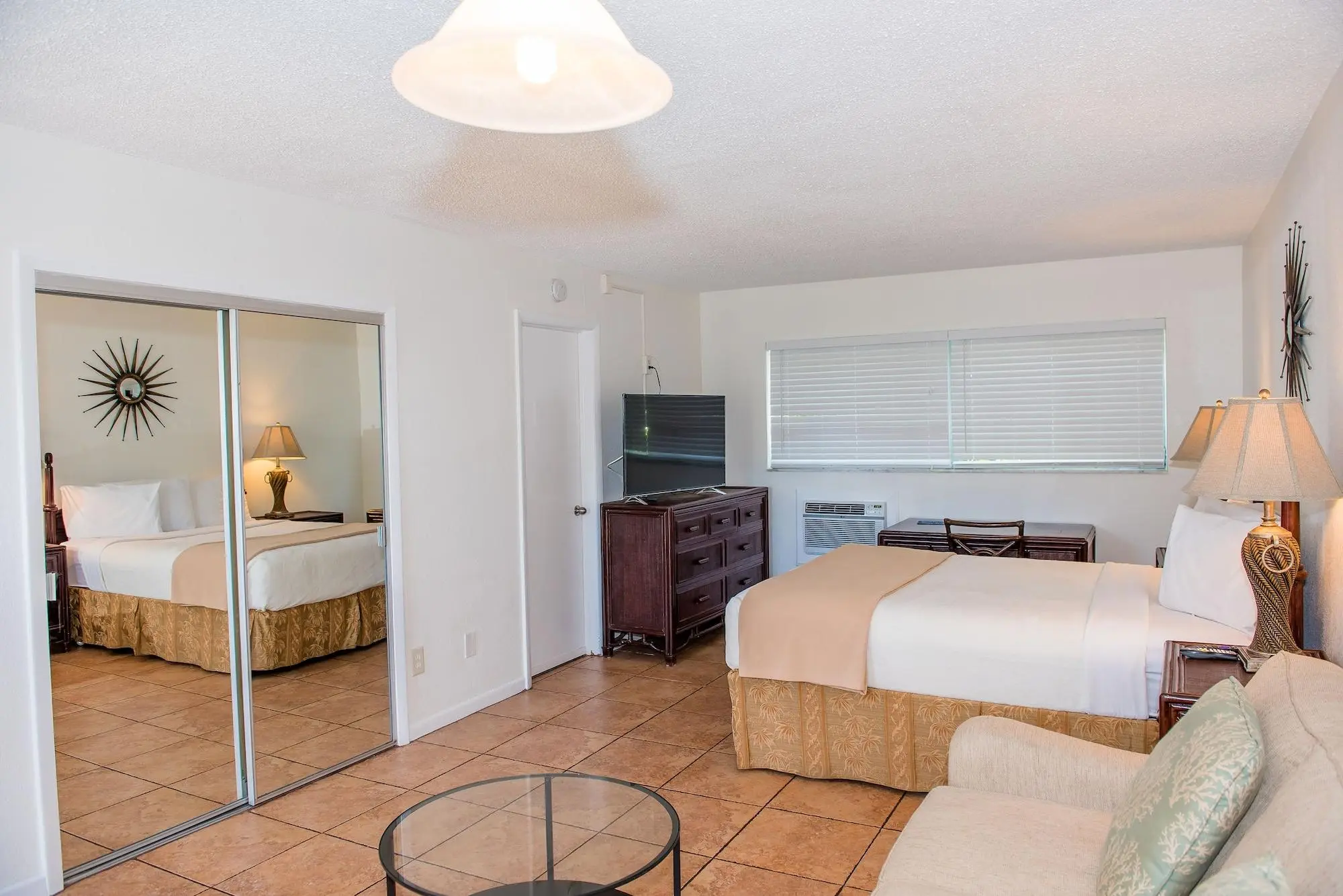 Ocean Lodge, Room