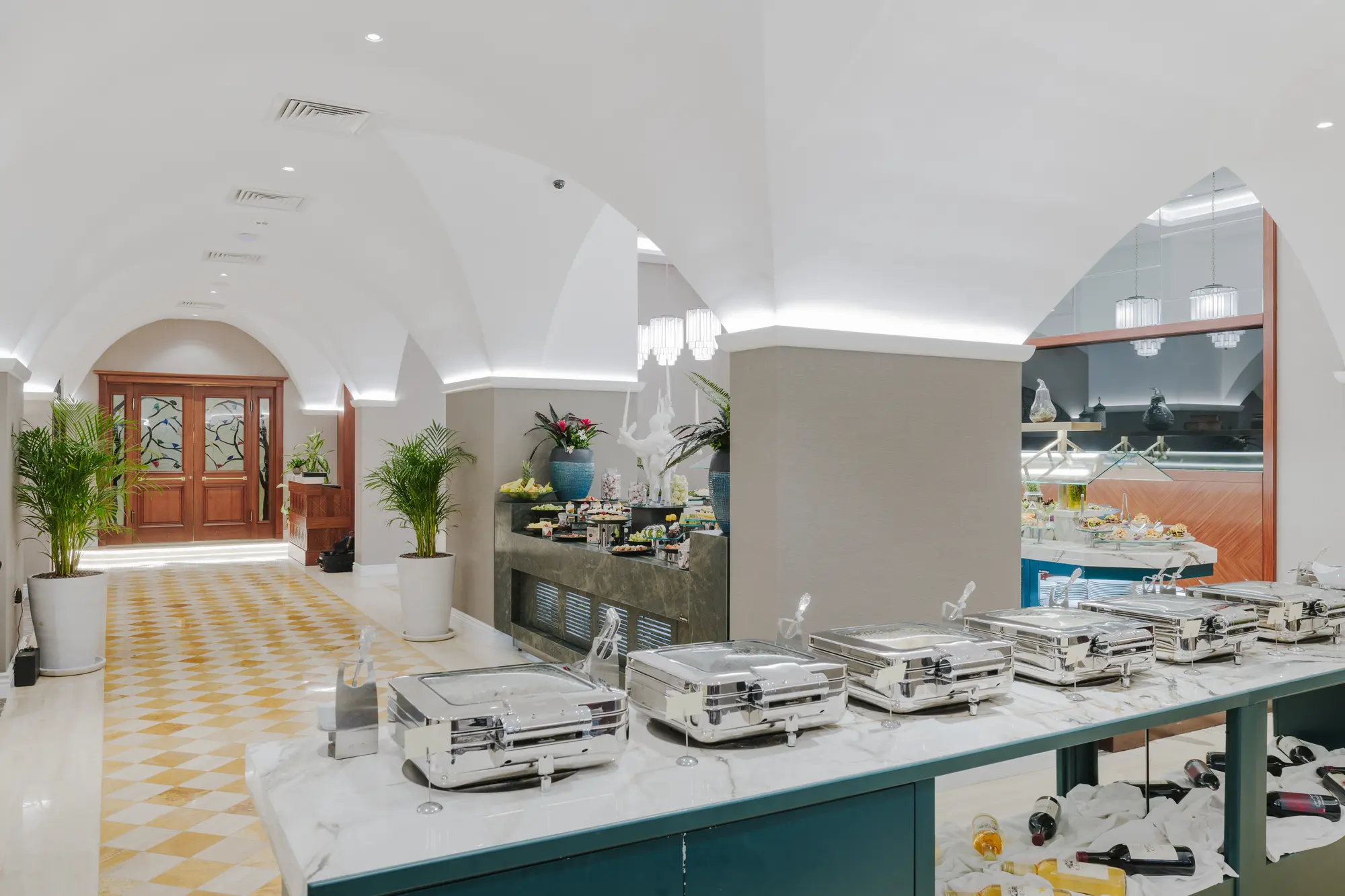 The Arkin Colony Hotel, Restaurant