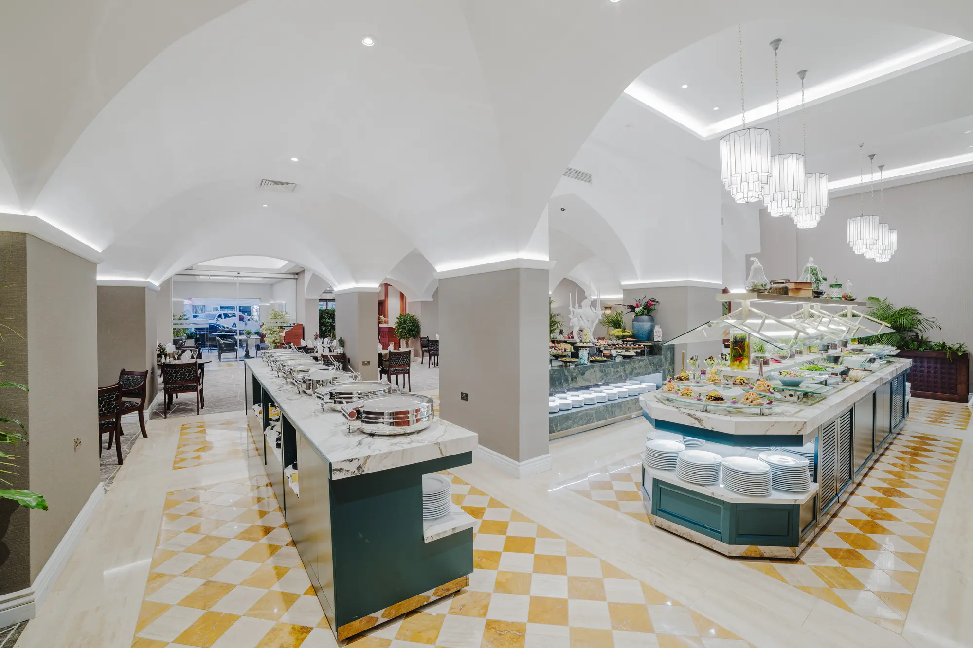 The Arkin Colony Hotel, Restaurant