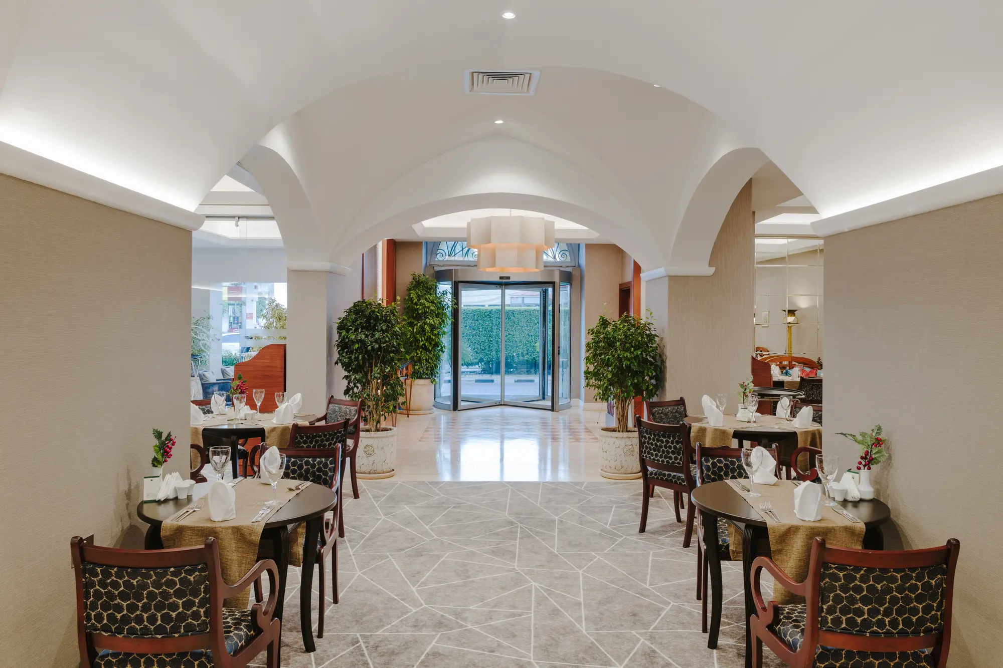 The Arkin Colony Hotel, Restaurant