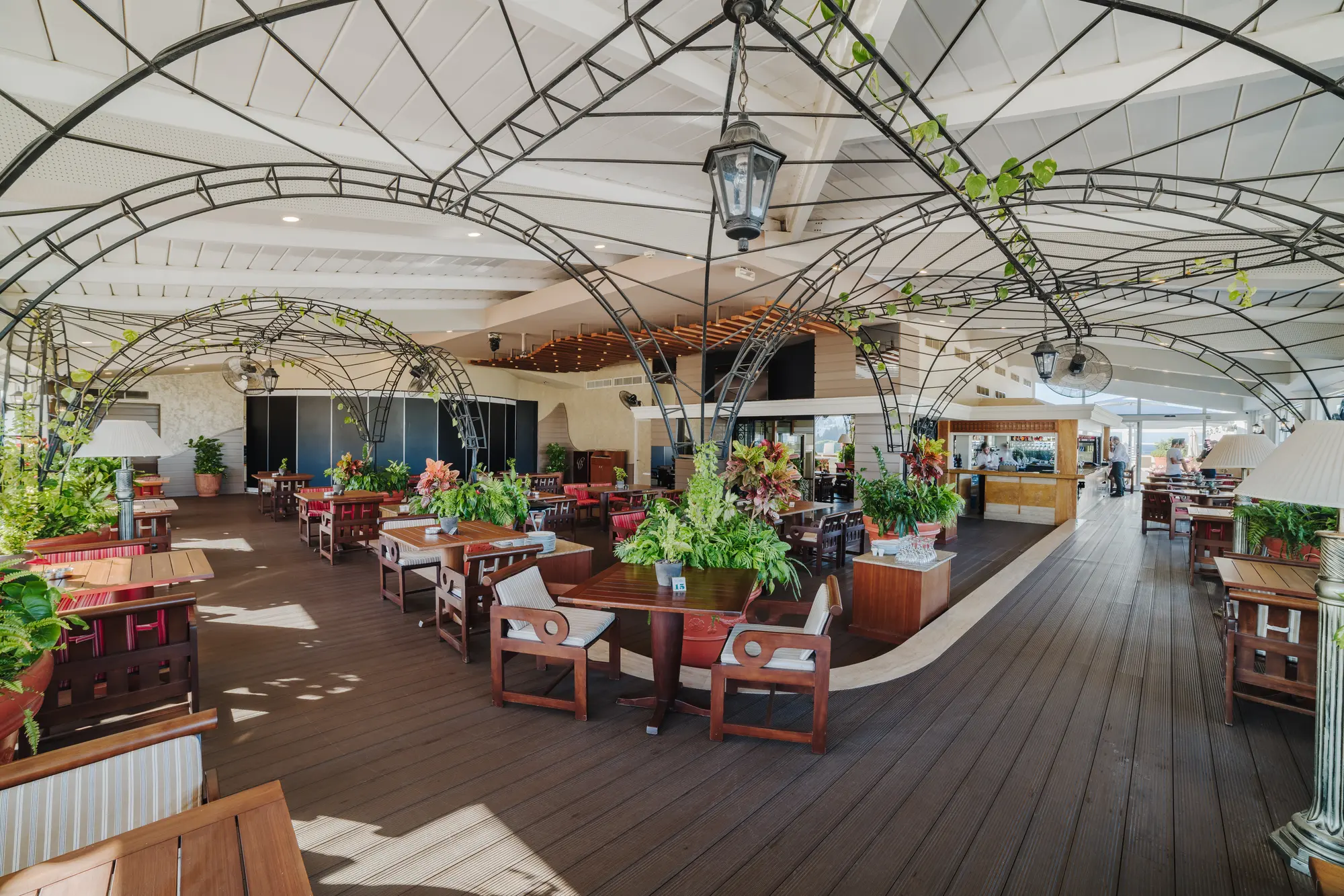 The Arkin Colony Hotel, Restaurant