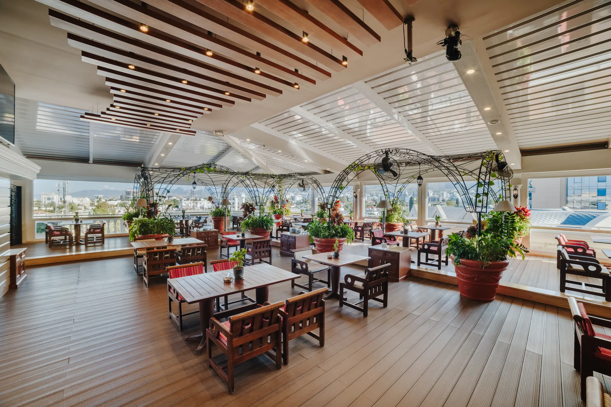 The Arkin Colony Hotel, Restaurant
