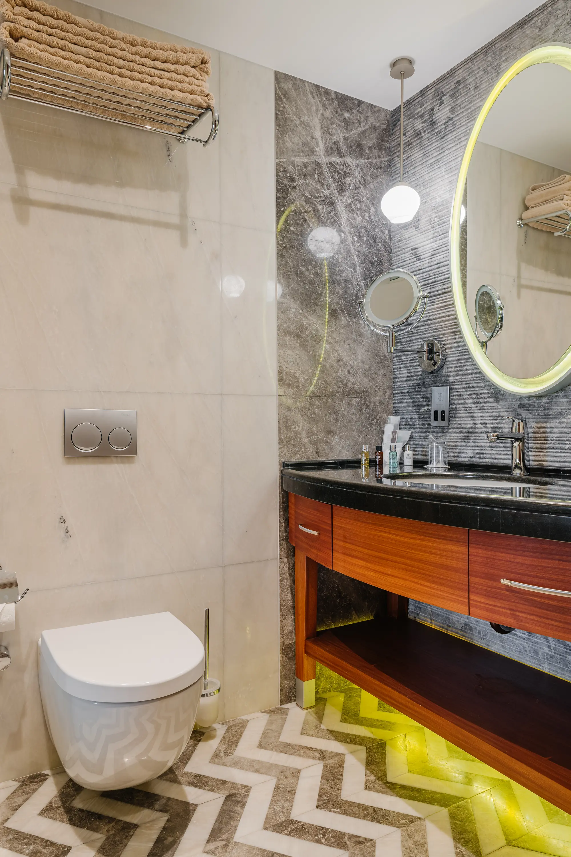The Arkin Colony Hotel, Room
