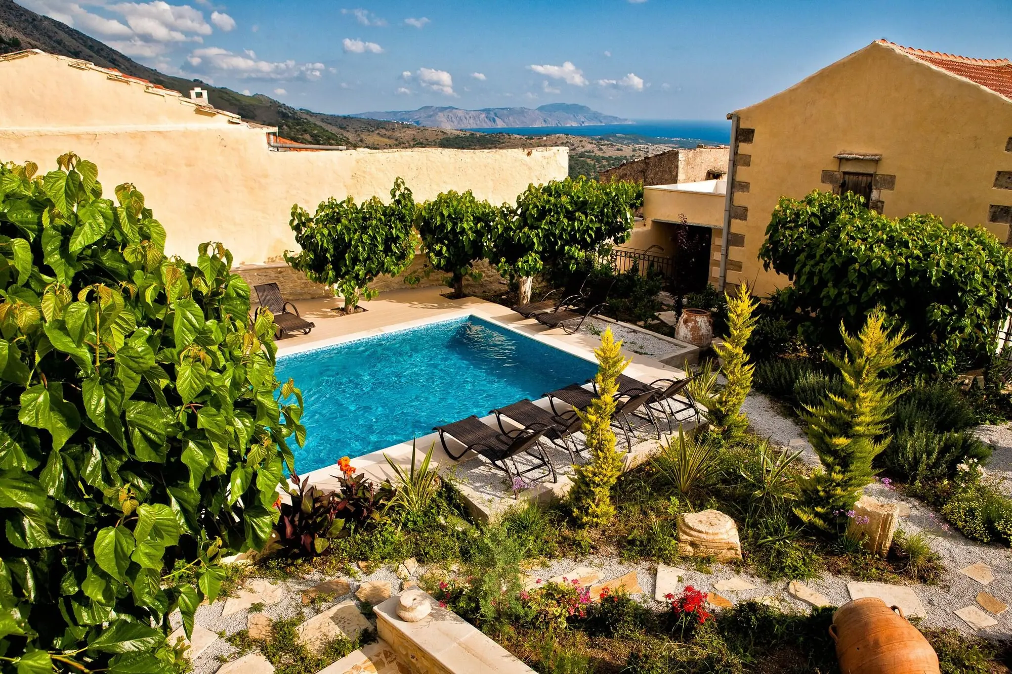 Arcus Suites, Sports and Entertainment