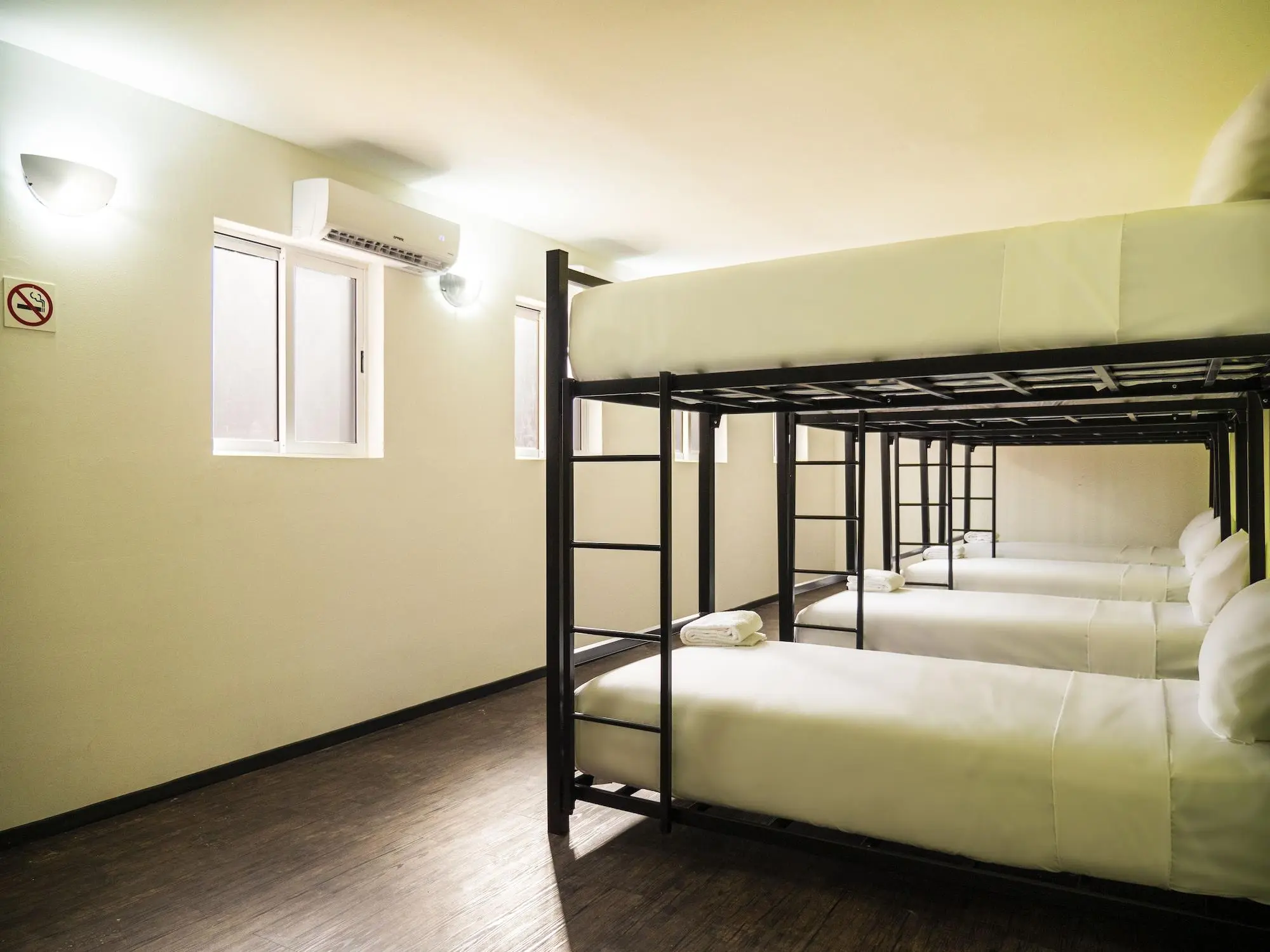 Colorbox Beds and Rooms By Milenium, Room