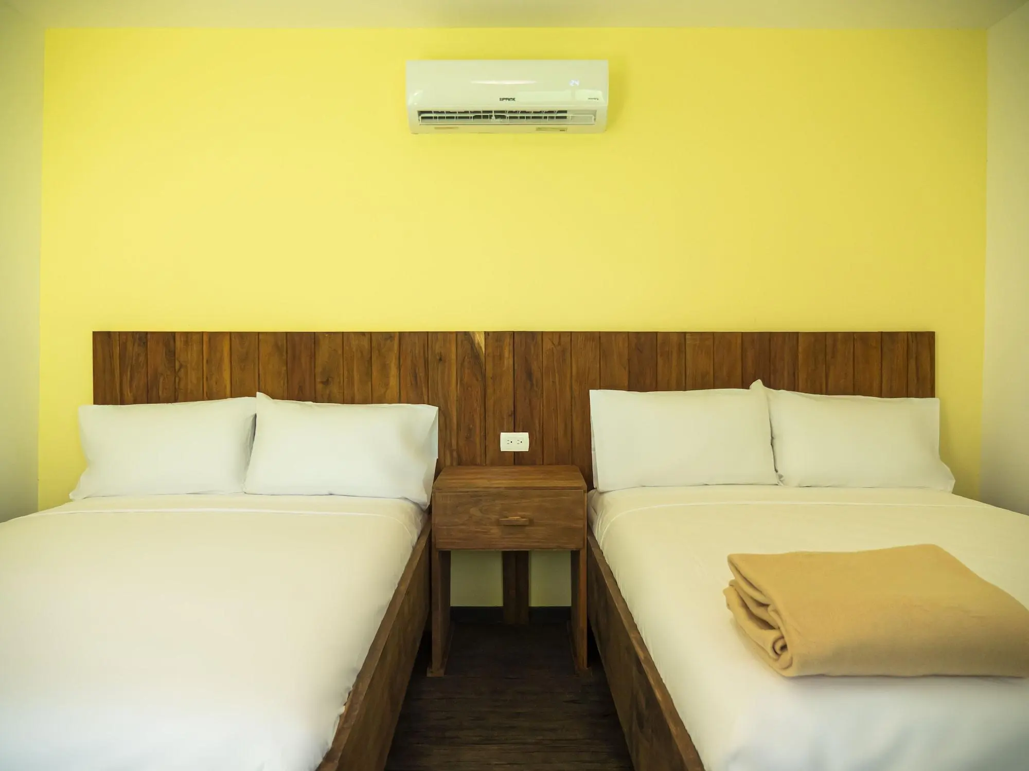 Colorbox Beds and Rooms By Milenium, Room