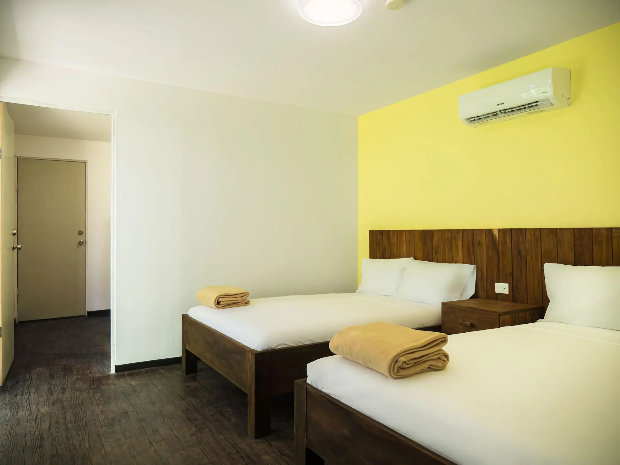 Colorbox Beds and Rooms By Milenium, Room