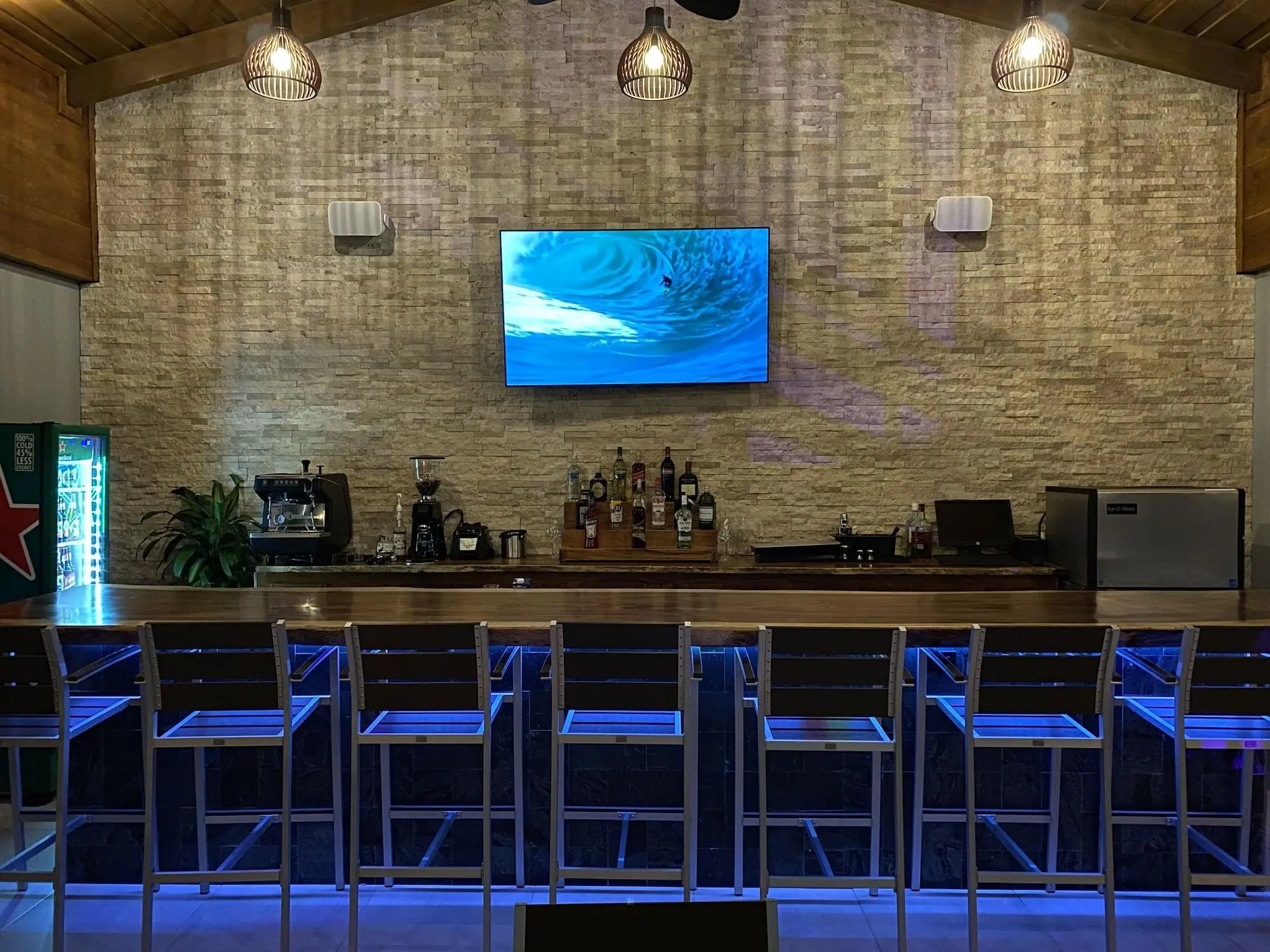 Hotel Naoz, Bar