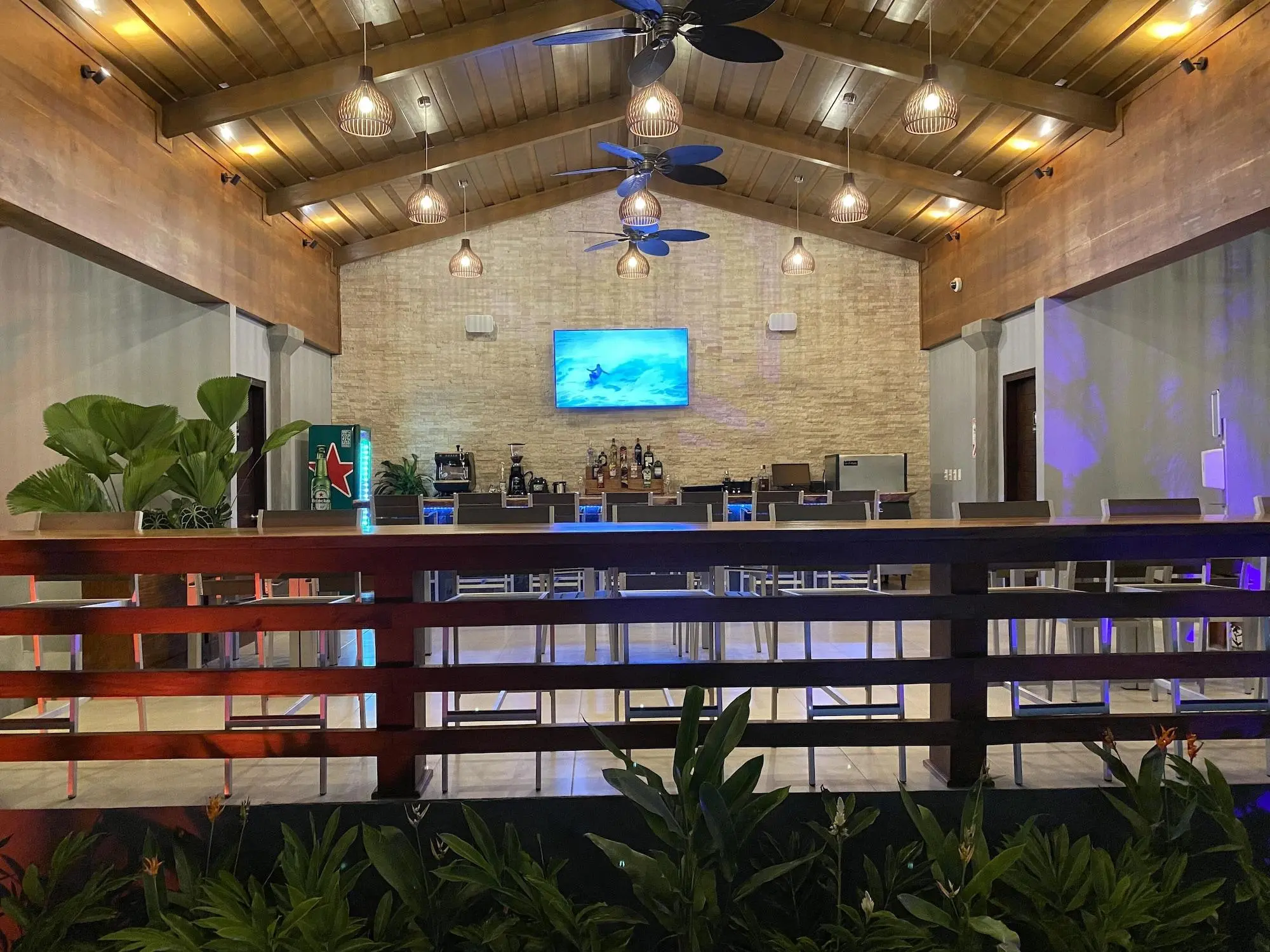 Hotel Naoz, Bar