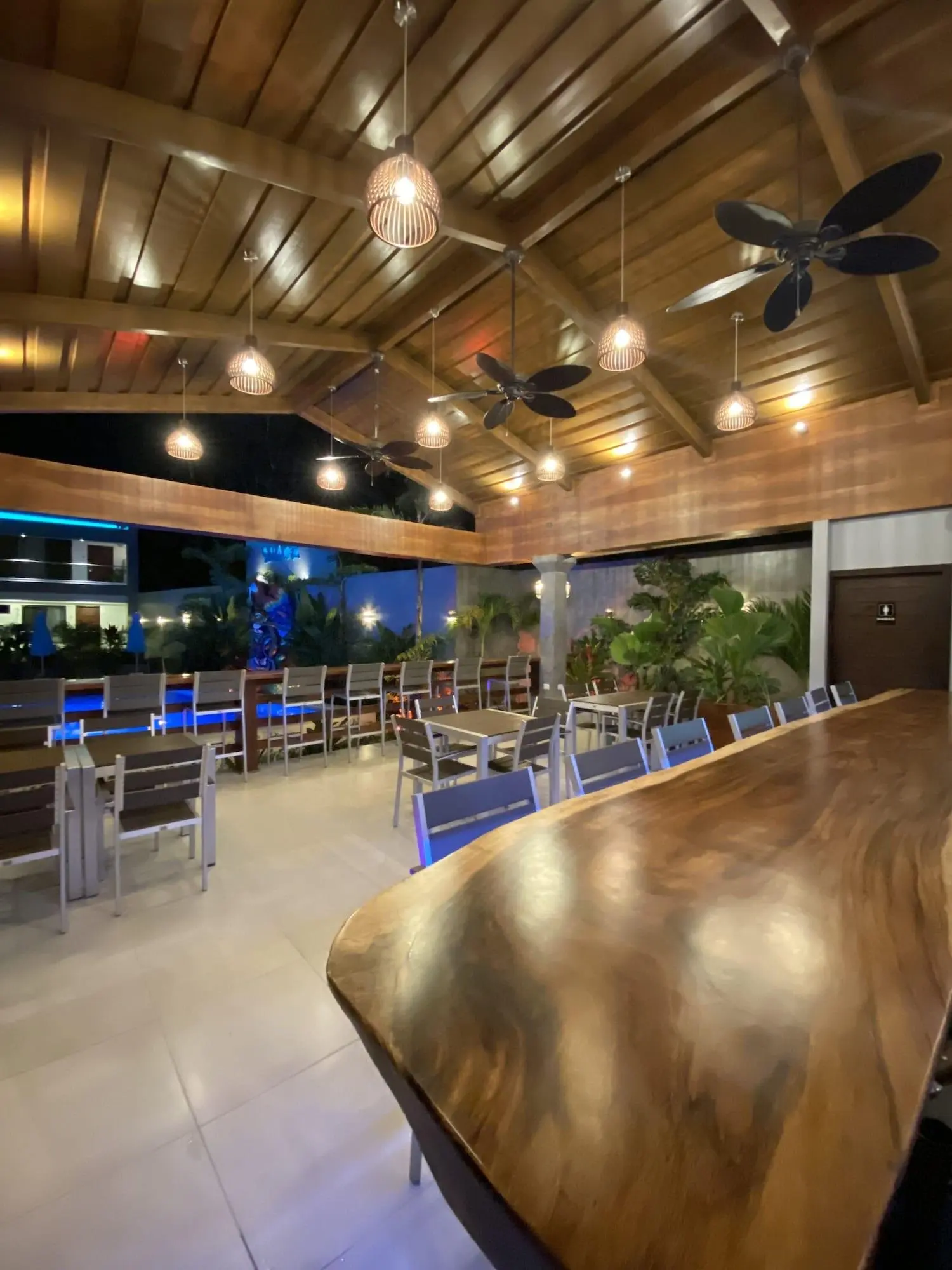 Hotel Naoz, Bar