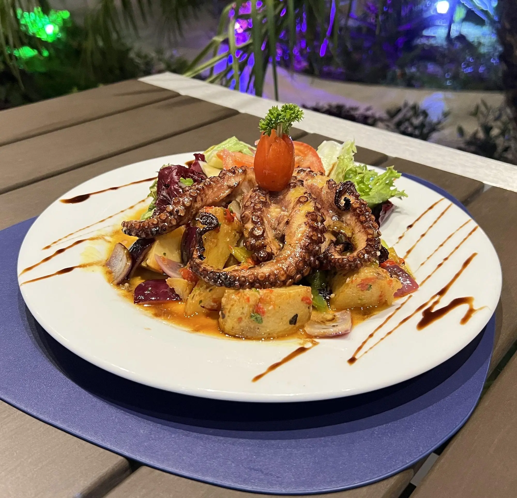 Hotel Naoz, Restaurant
