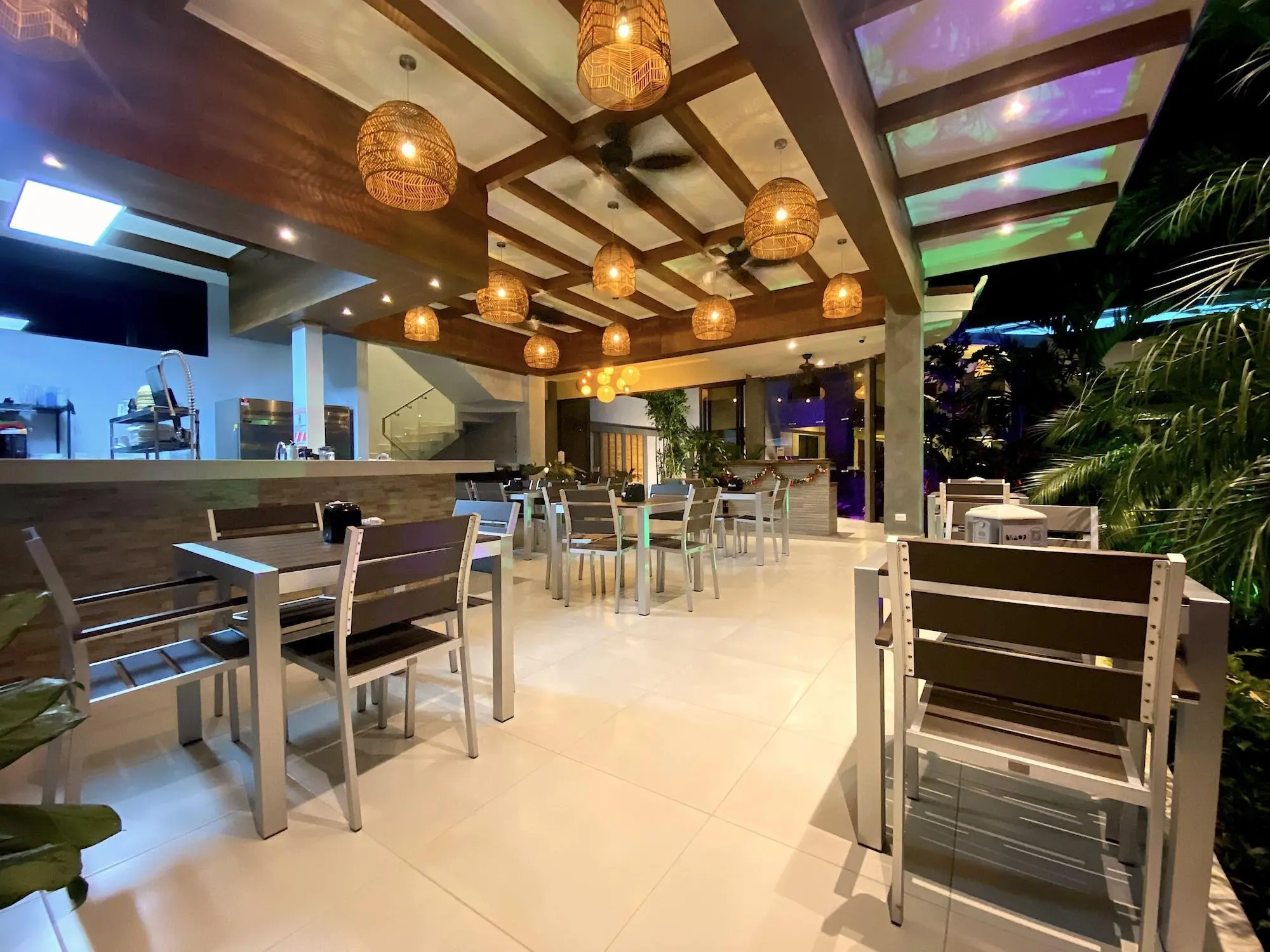 Hotel Naoz, Restaurant