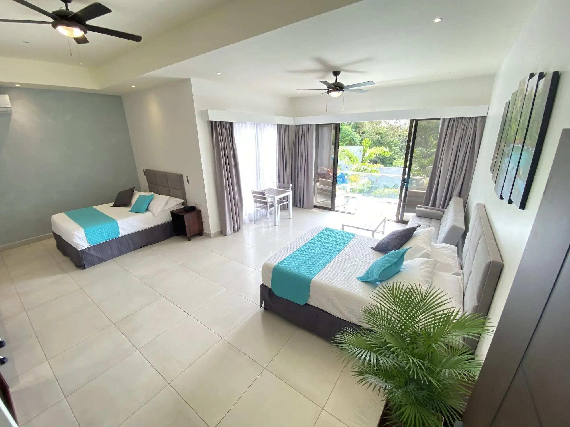 Hotel Naoz, Room