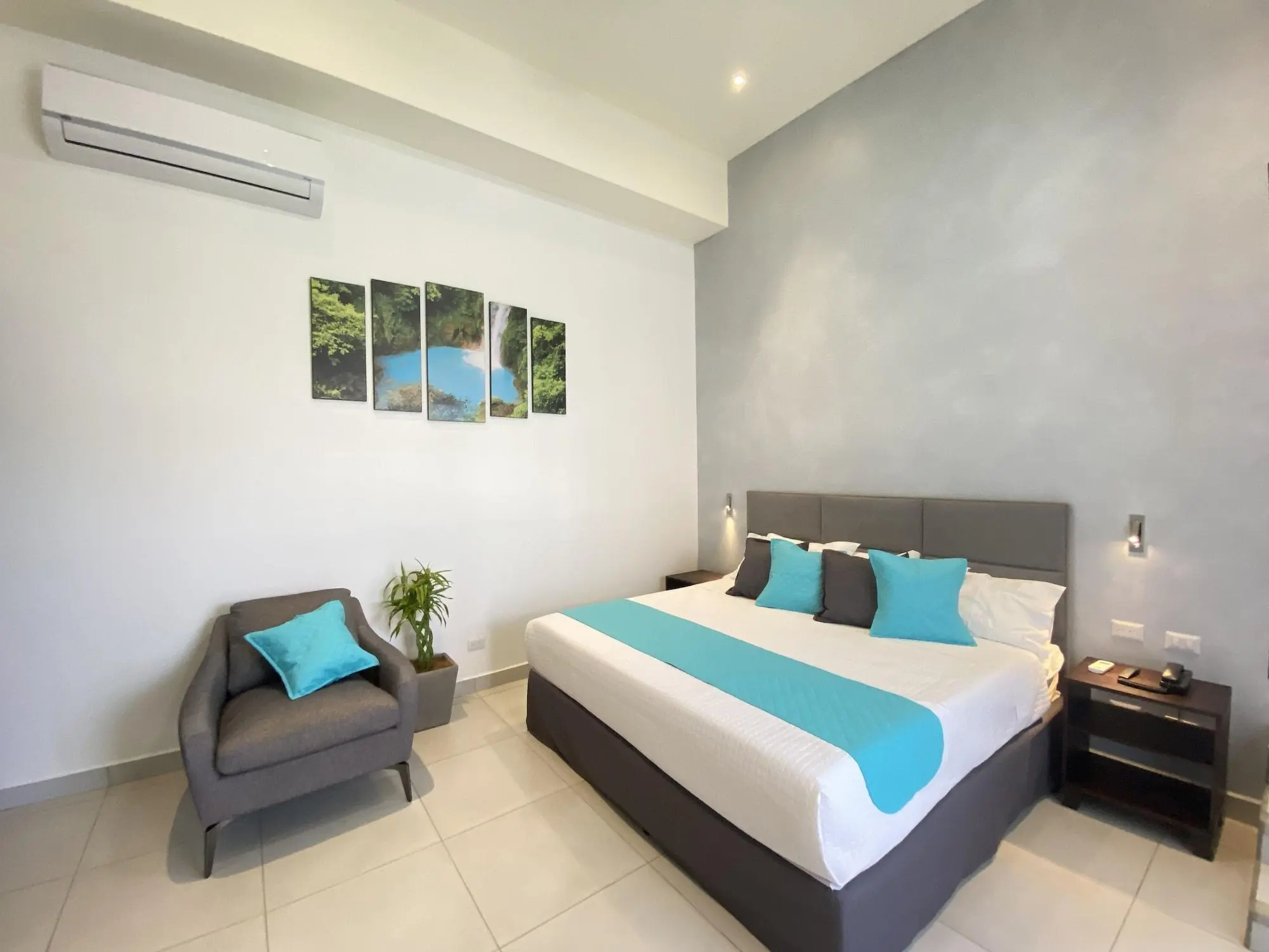 Hotel Naoz, Room