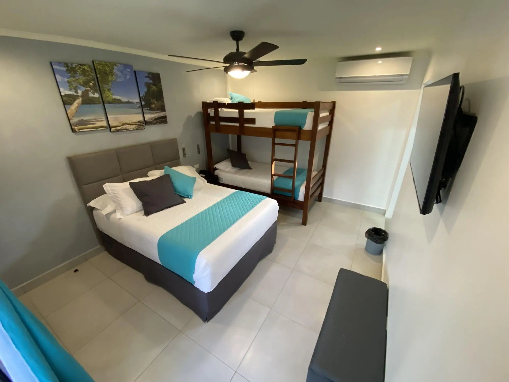 Hotel Naoz, Room