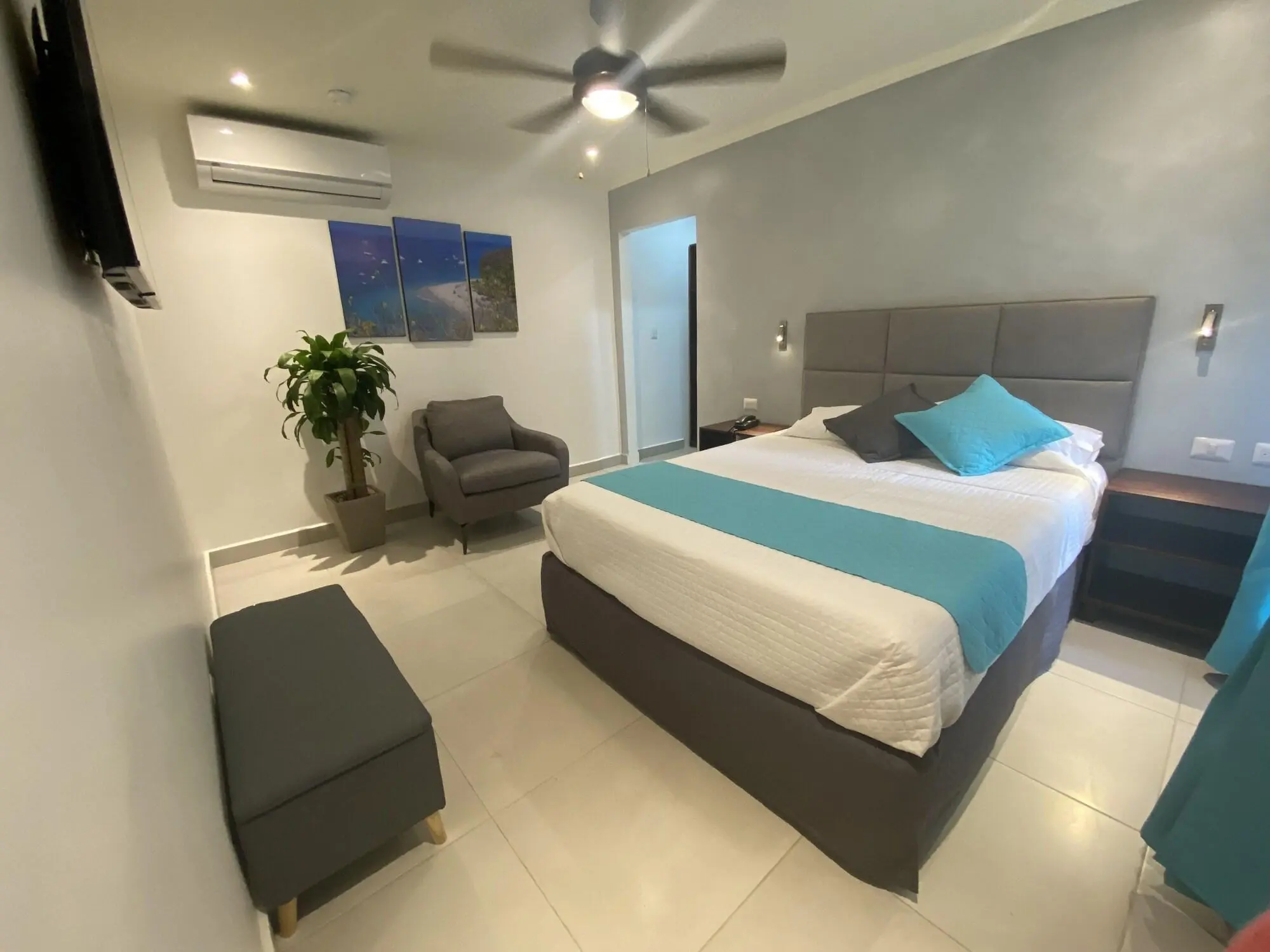 Hotel Naoz, Room