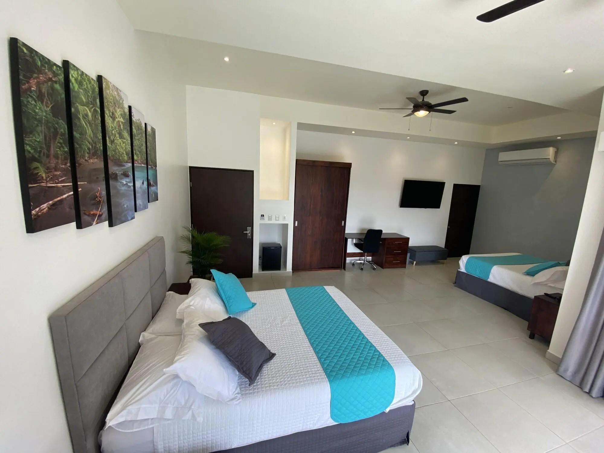 Hotel Naoz, Room